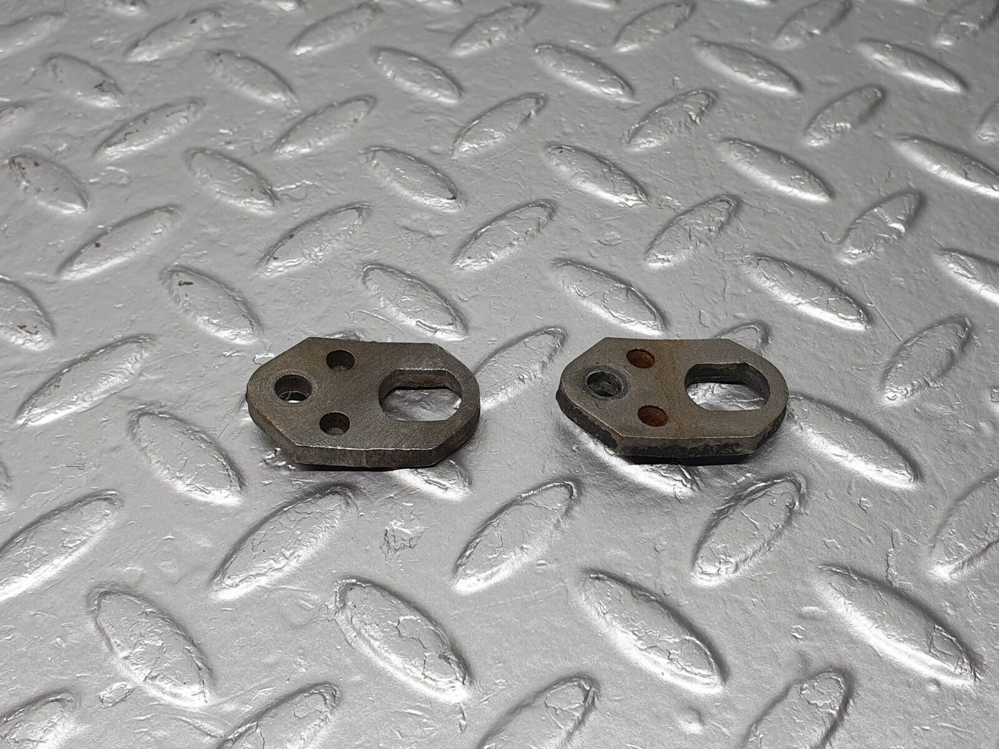 41362 Mercedes-Benz W116 350SE Fuel Injector Bracket Holder 2X