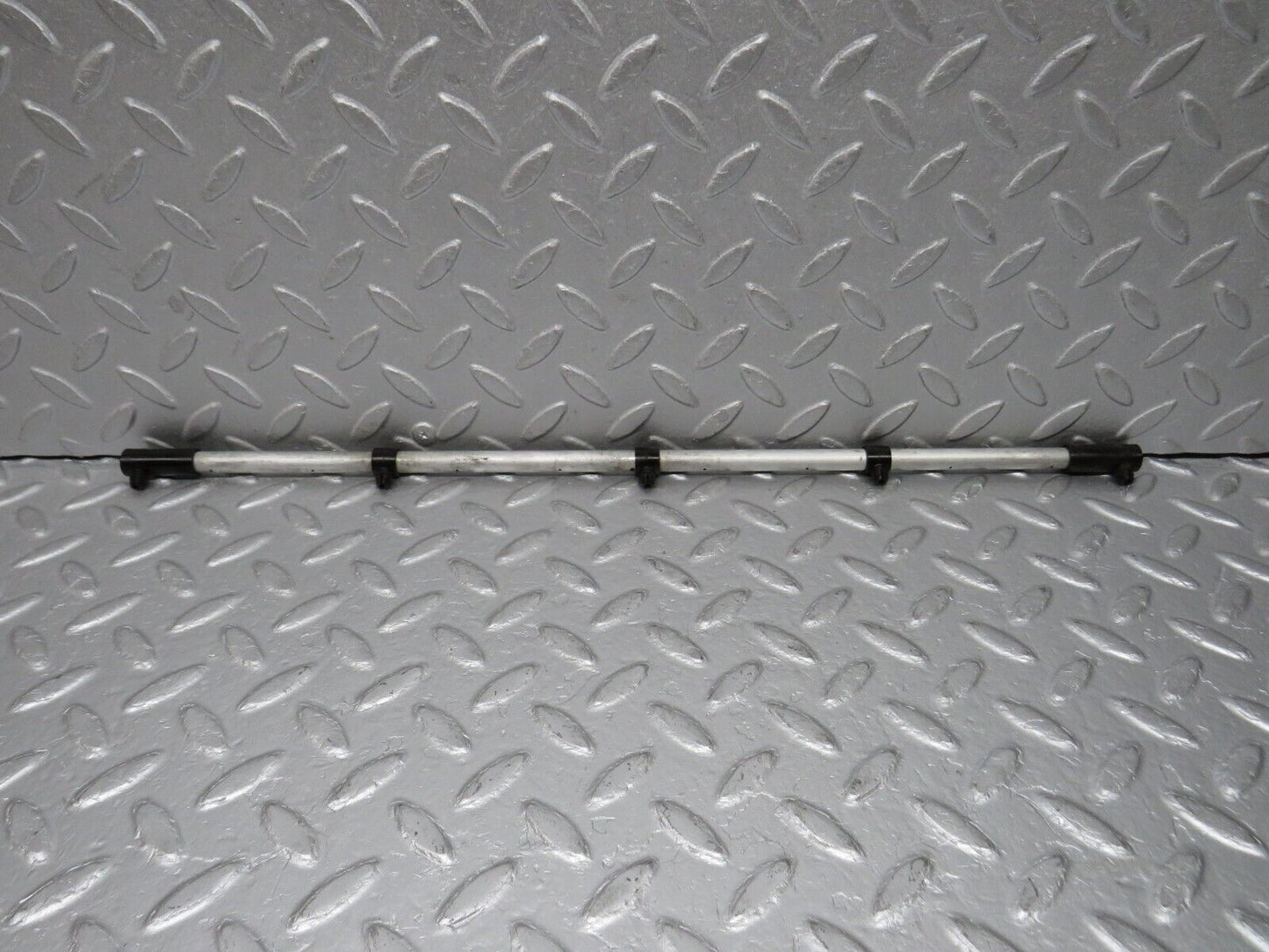 39158 Mercedes-Benz R107 500SL Camshaft Oil Tube