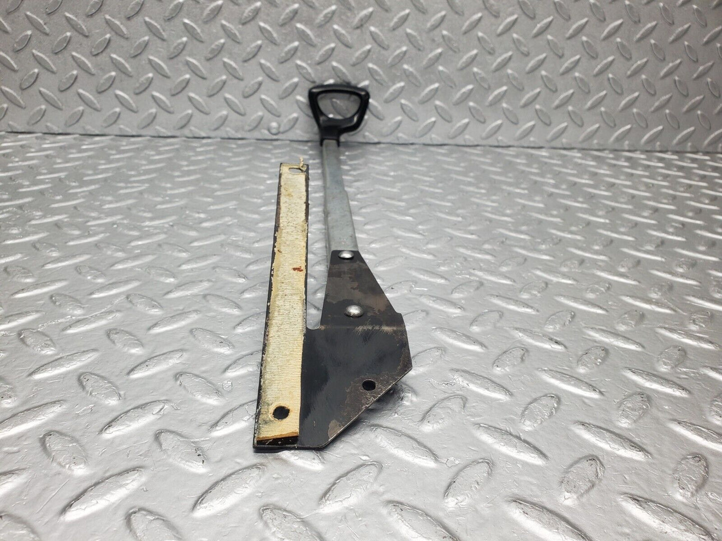 46624 Mercedes-Benz C123 280CE Coupe Front Right Seat Sliding Adjust Handle