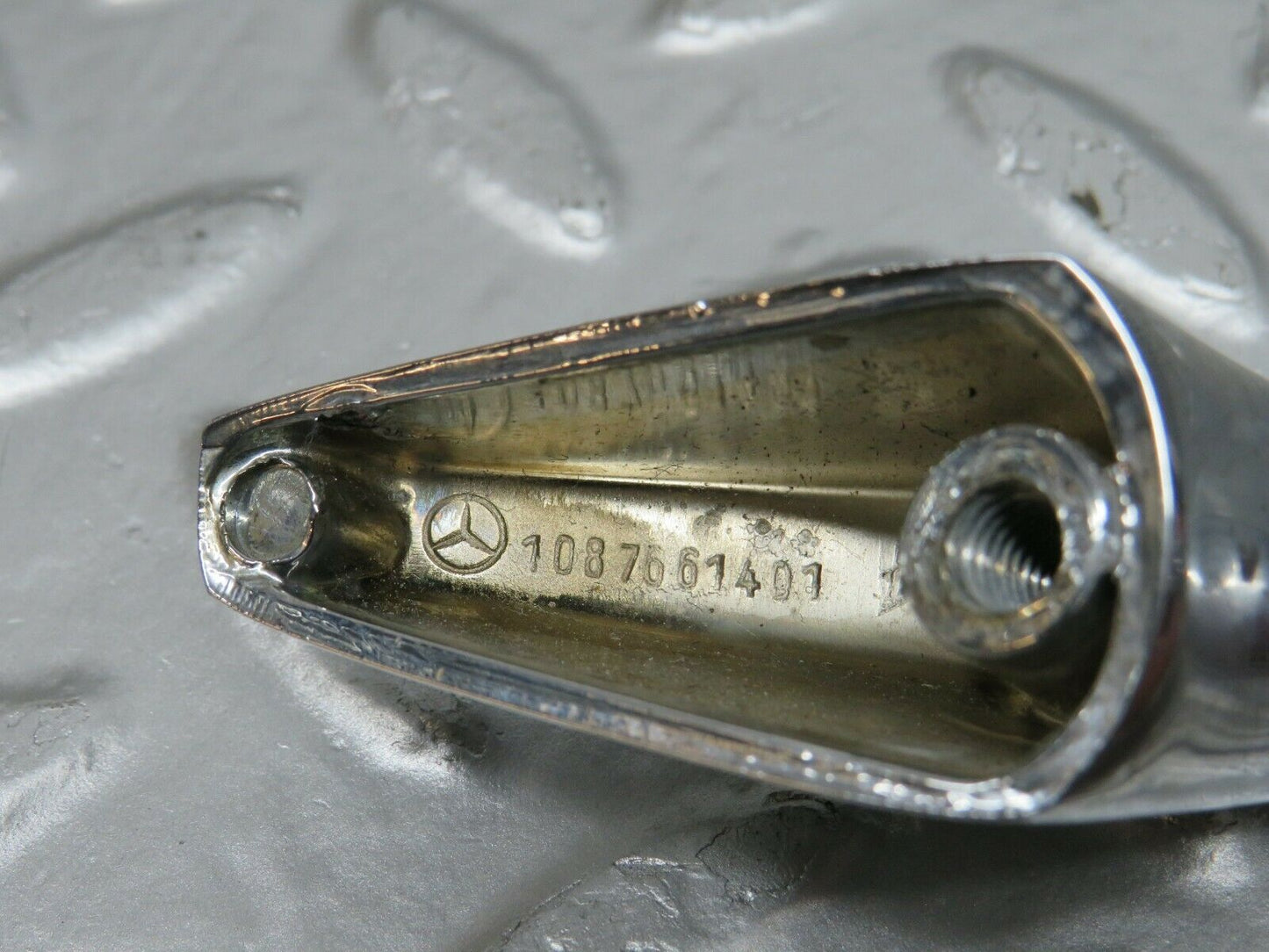 24458 Mercedes-Benz W108 Door Handle Front Right No Key 1087661401