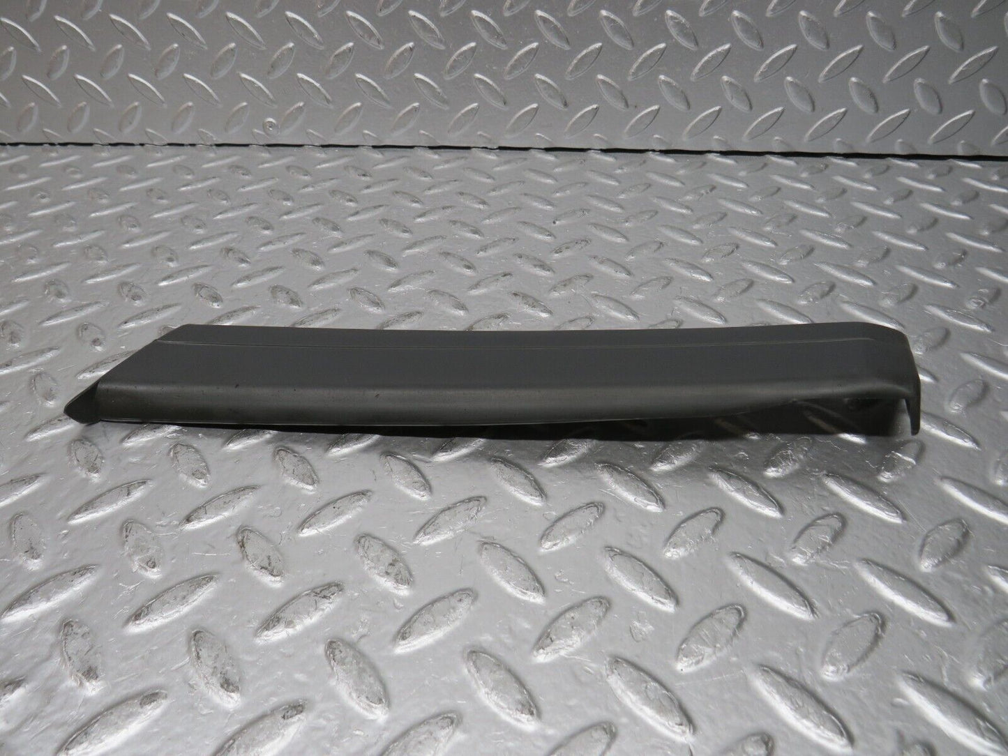 32295 Mercedes-Benz S124 300TE Wagon Front Right Fender Wing Lower Moulding Trim