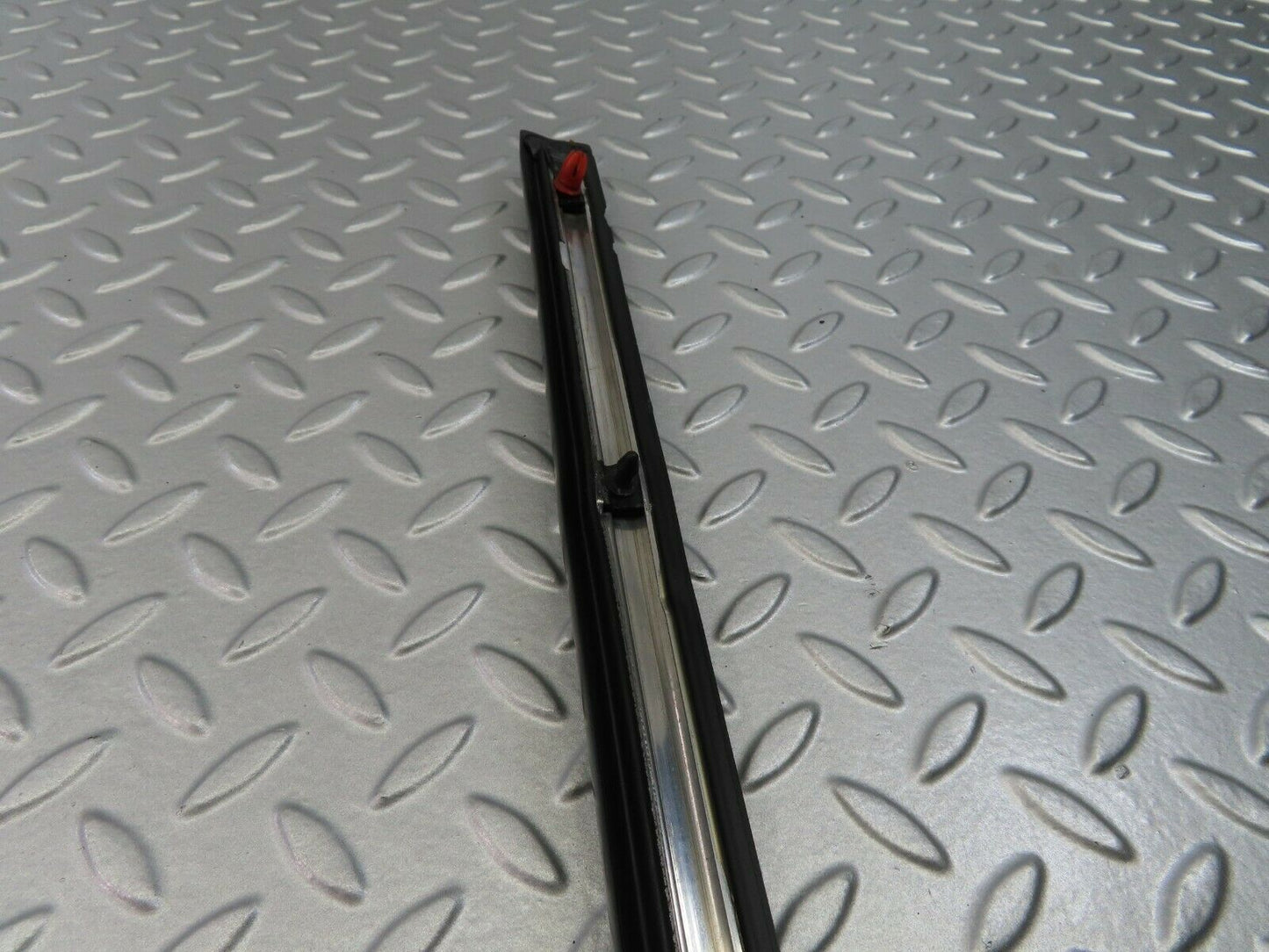7252 Mercedes-Benz W116 450SE Centre Door Chrome Trim Front Right