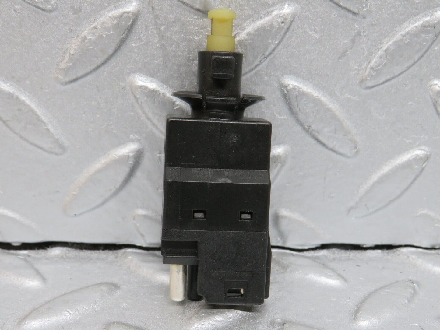 39635 Mercedes-Benz R129 320SL Coupe Brake Light Switch 0015450109