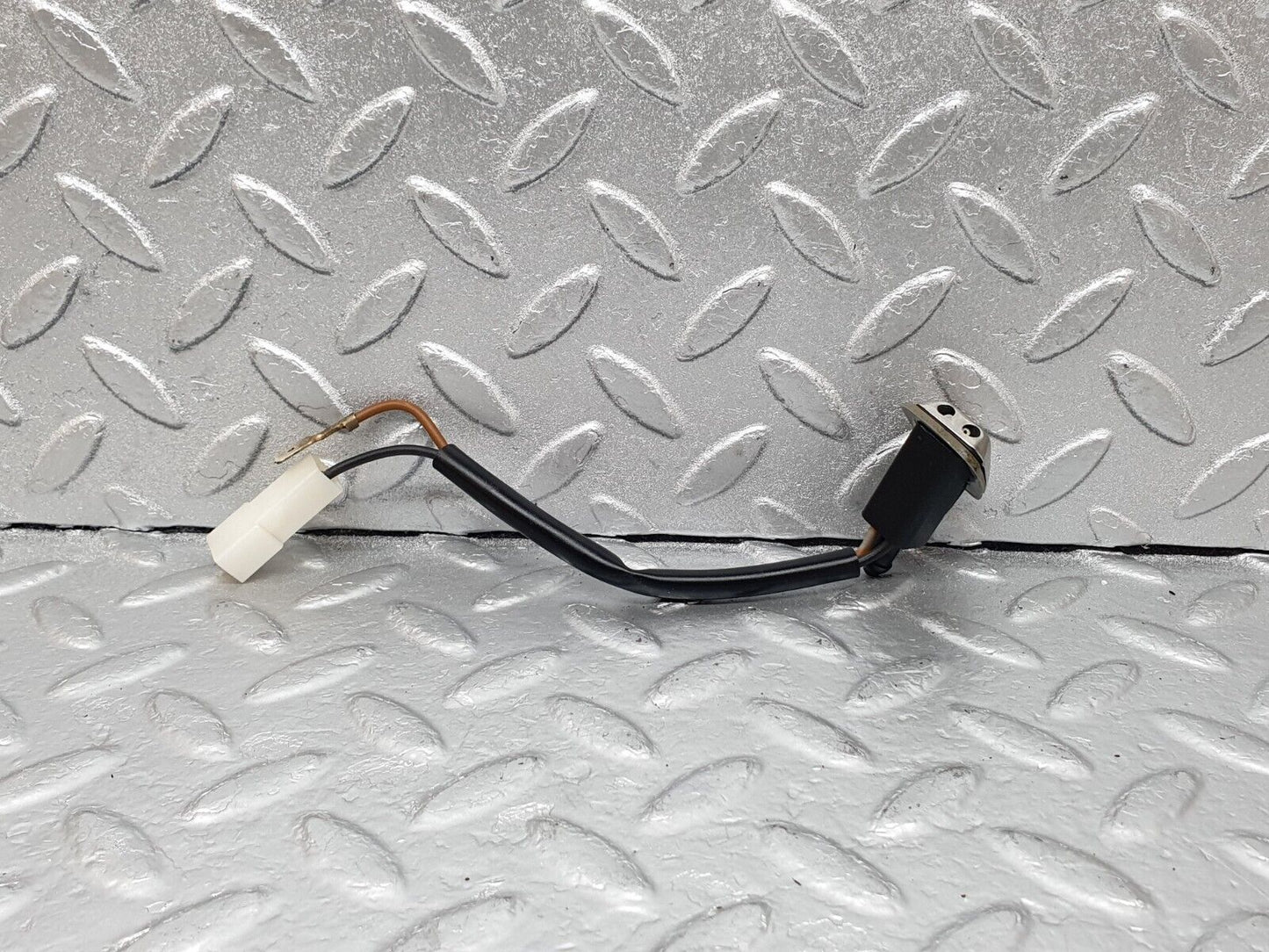 43570 Mercedes-Benz C126 380SEC Coupe Windscreen Washer Nozzle