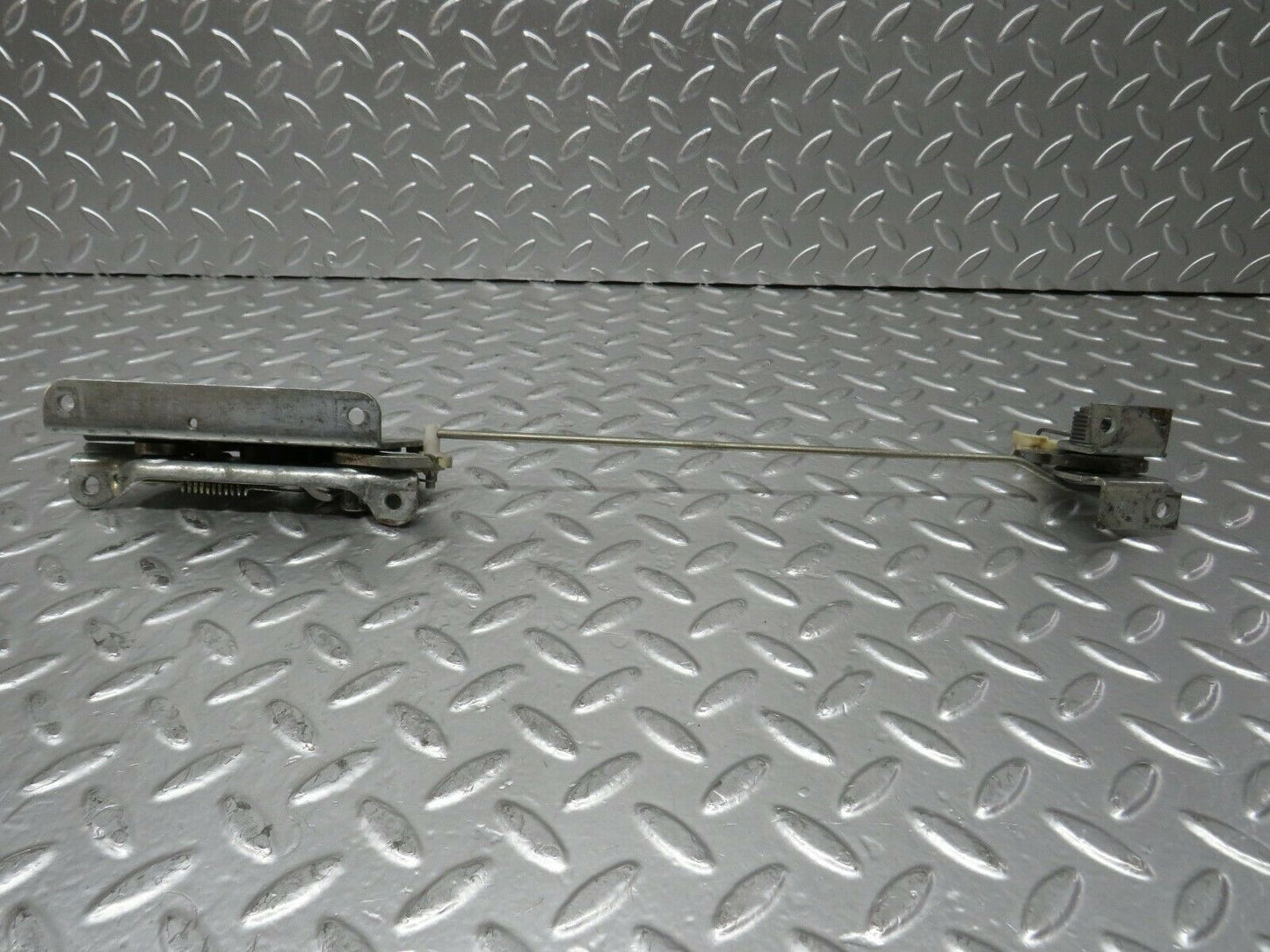 24264 Mercedes-Benz S124 220TE Wagon Rear Seat Bench Locking Mechanism Left