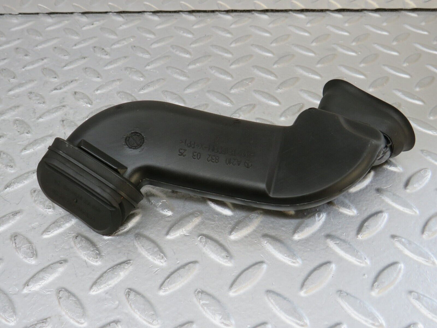 35000 Mercedes-Benz W210 320E Water Drain 2108320325 2108320225