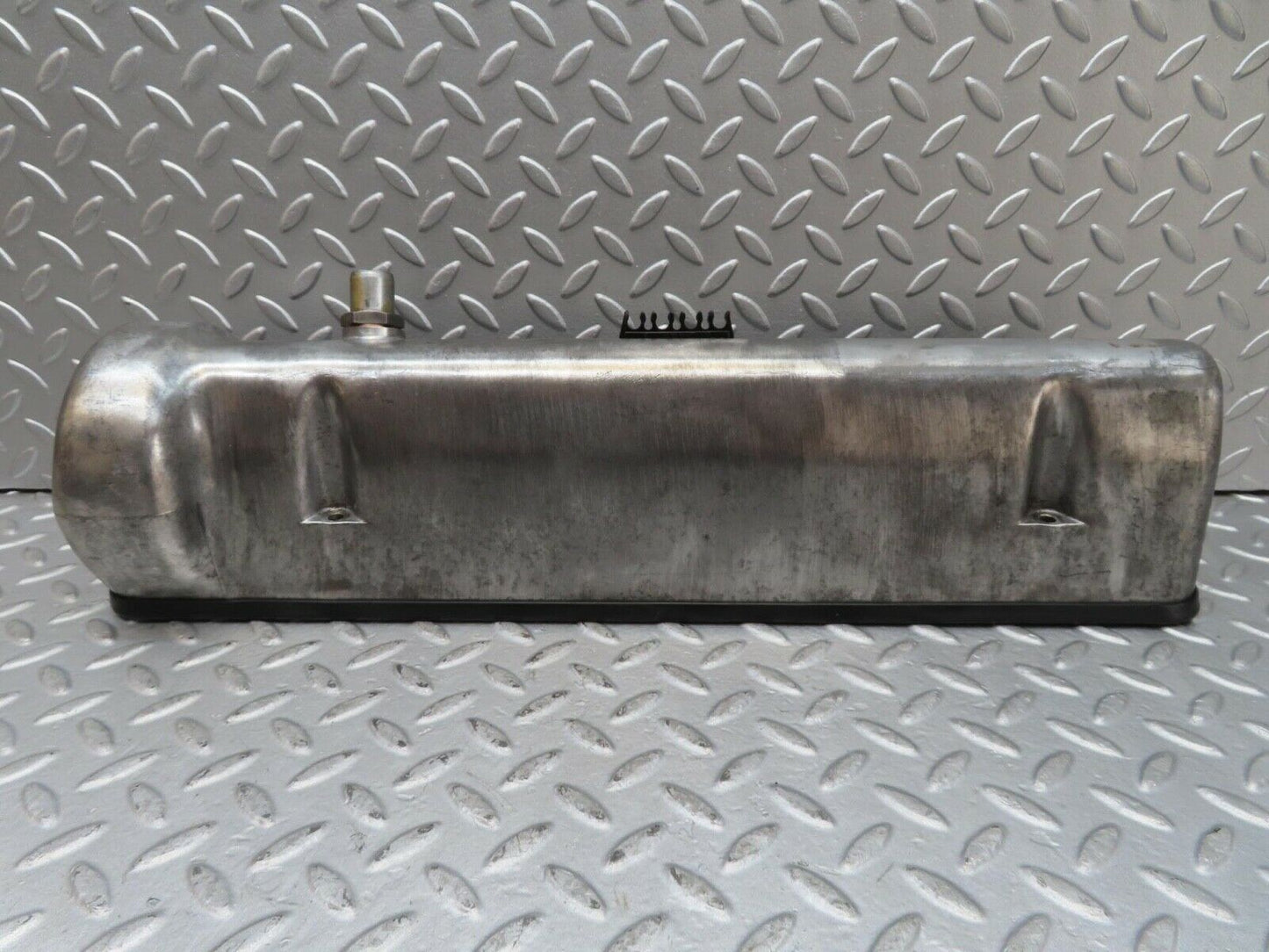 16530 Mercedes-Benz C107 350SLC Coupe Cylinder Head Valve Cover Left 1160161805