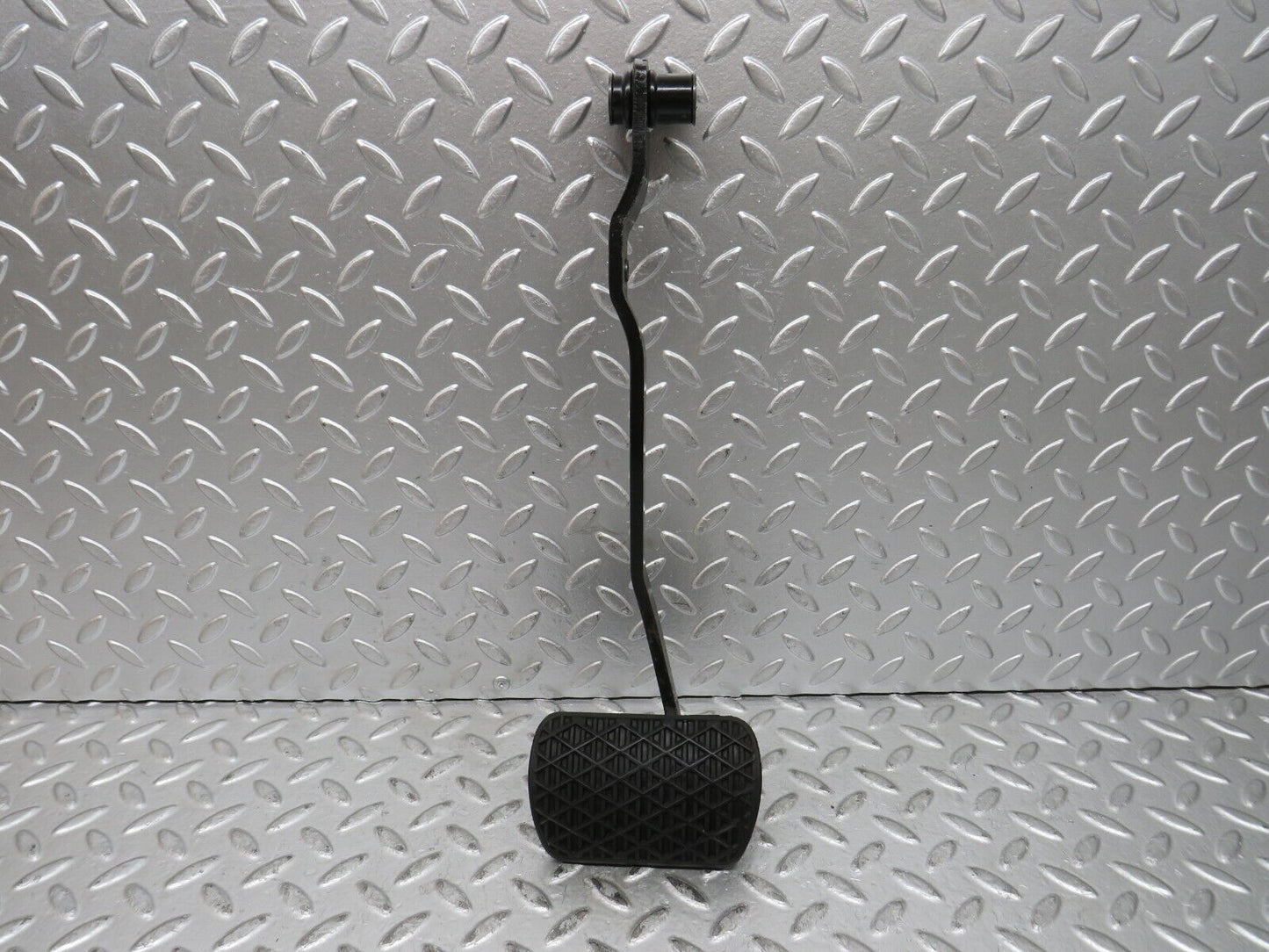 28597 Mercedes-Benz W123 230E Brake Pedal With Rubber 1232910082