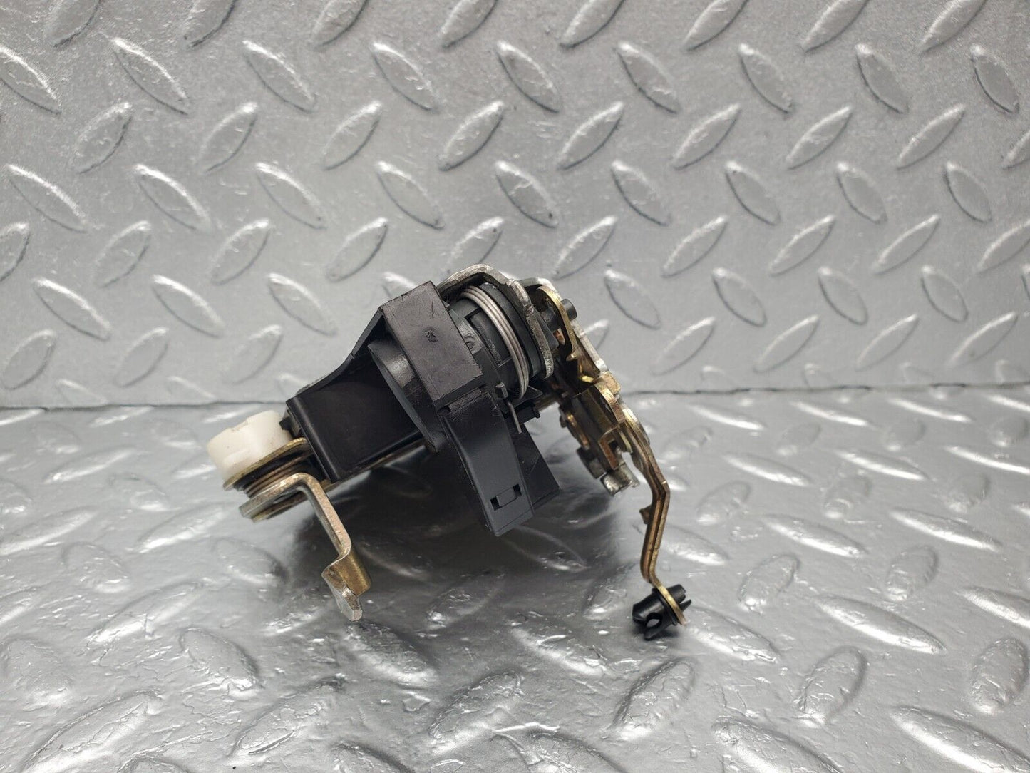 46253 Mercedes-Benz W124 280E Front Right Door Lock Mechanism