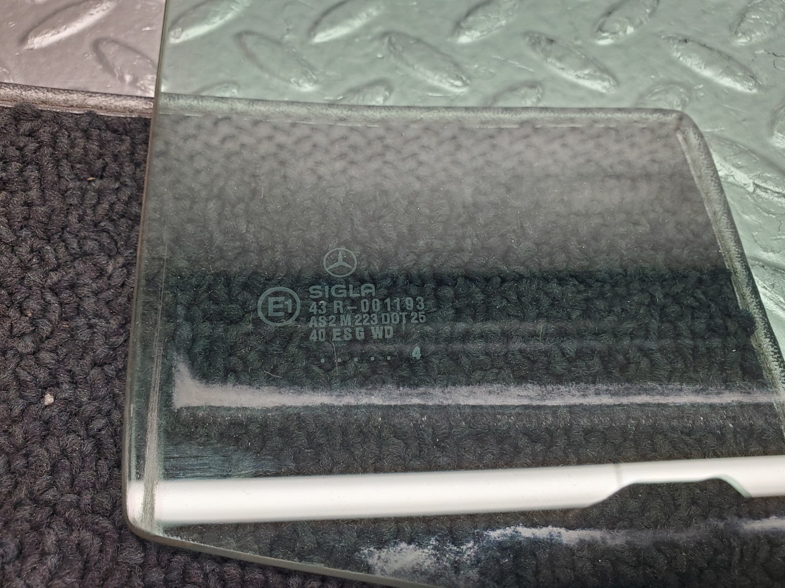 W124 Wagon rear right door window glass used OEM
