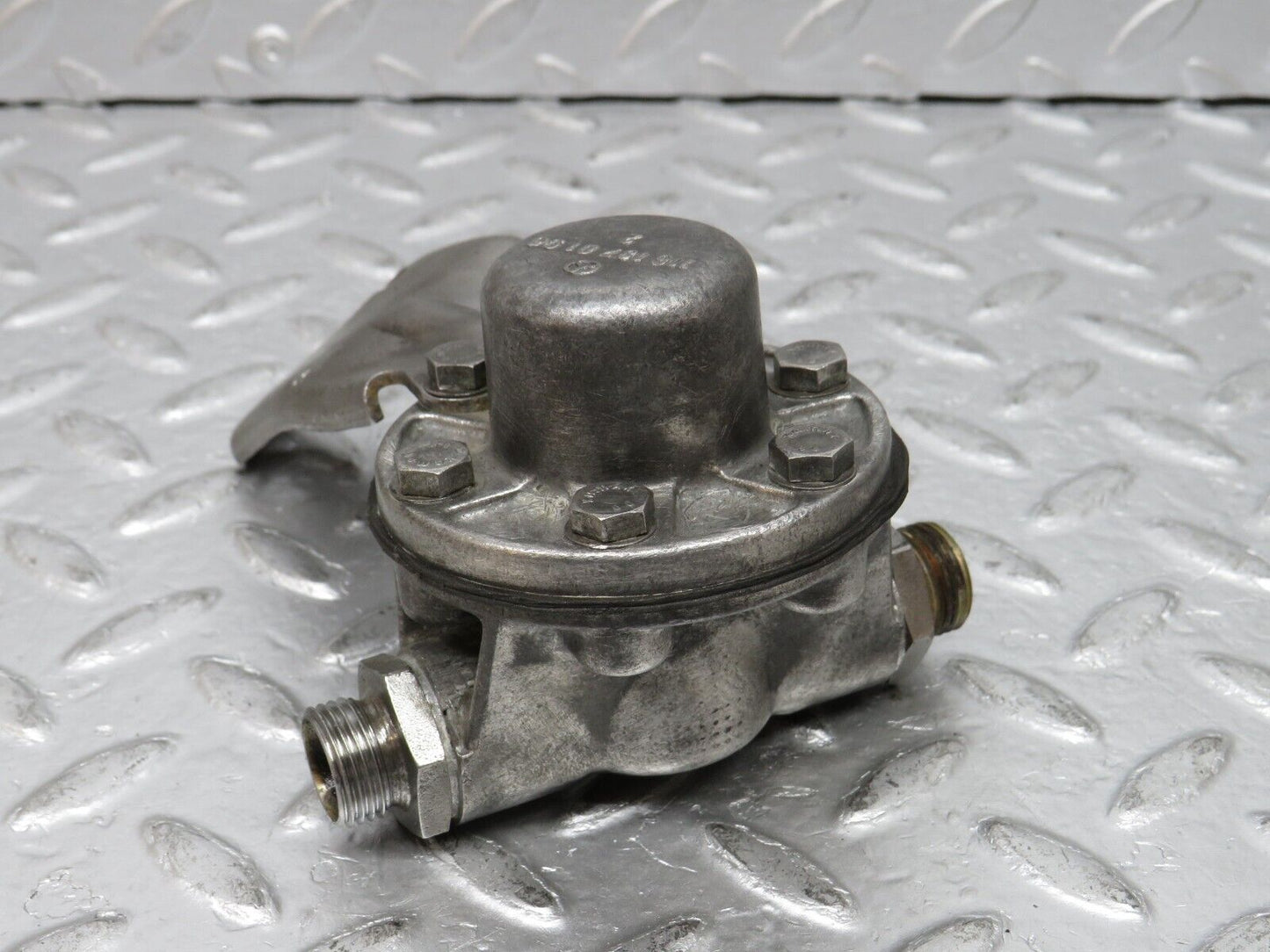 32788 Mercedes-Benz C107 R107 350 V8 Oil Pressure Damper 1161870194 1161870196
