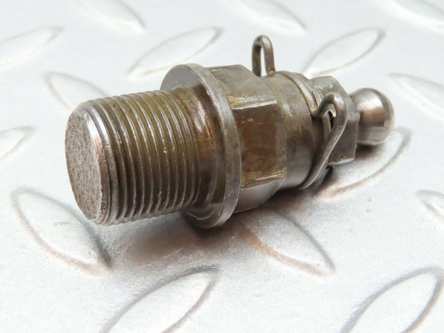 3547 Mercedes-Benz W108 280SE Ball Studs For Rocker Arm Mounting (Timing)