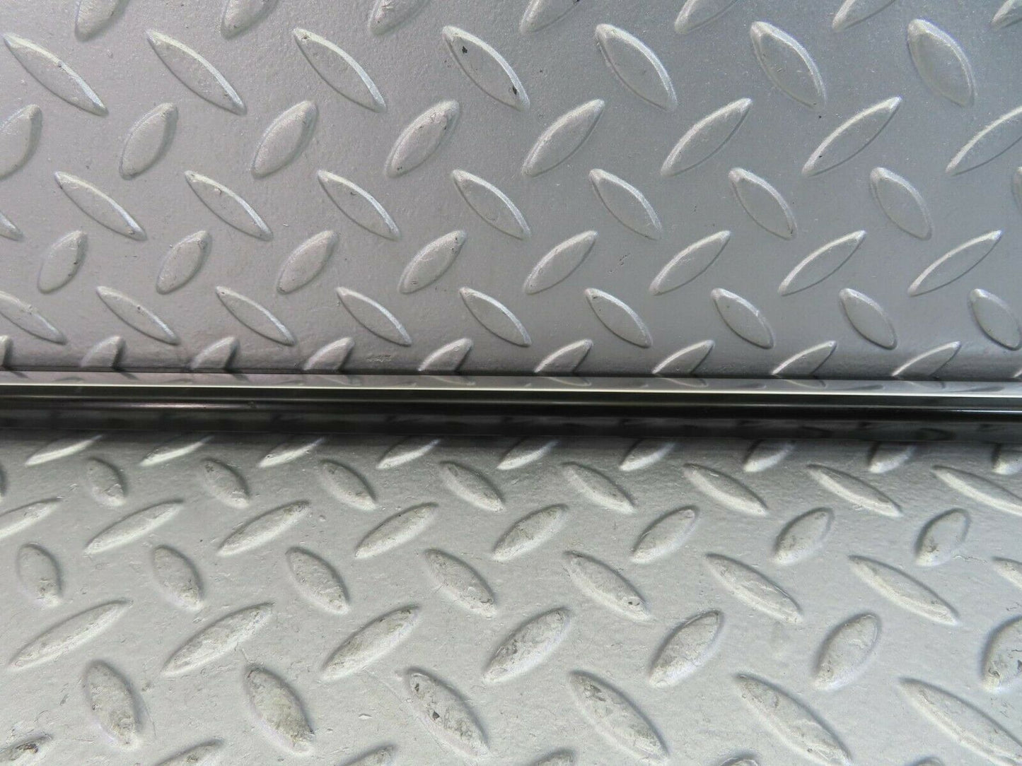 10240 Mercedes-Benz W123 Rear Right Door Centre Moulding Trim