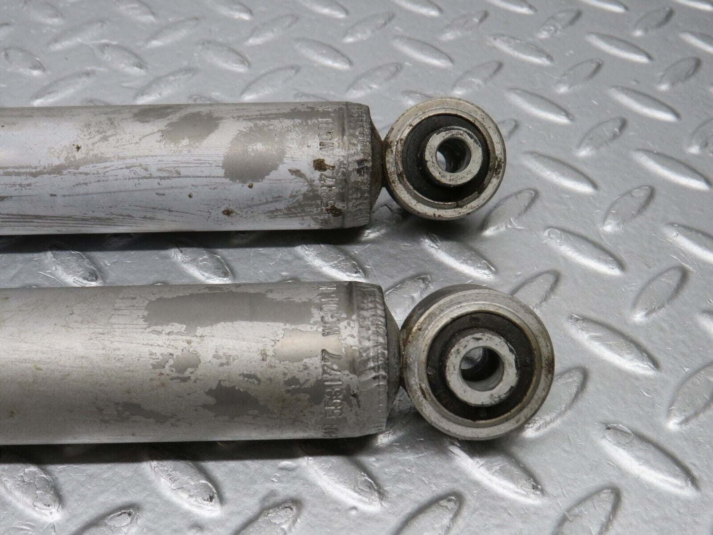 38897 Mercedes-Benz W201 190E 2.6L Rear Shock Absorber Kyb 553177