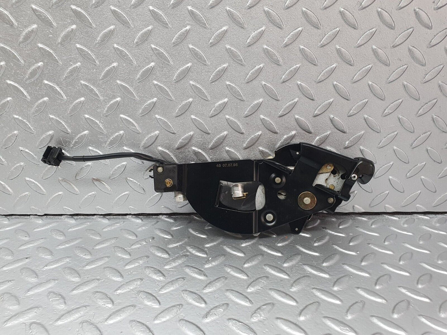 42155 Mercedes-Benz R129 320SL Coupe Rear Left Roof Lock Mechanism 1298001174