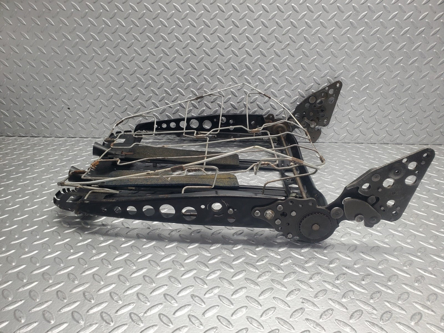47183529