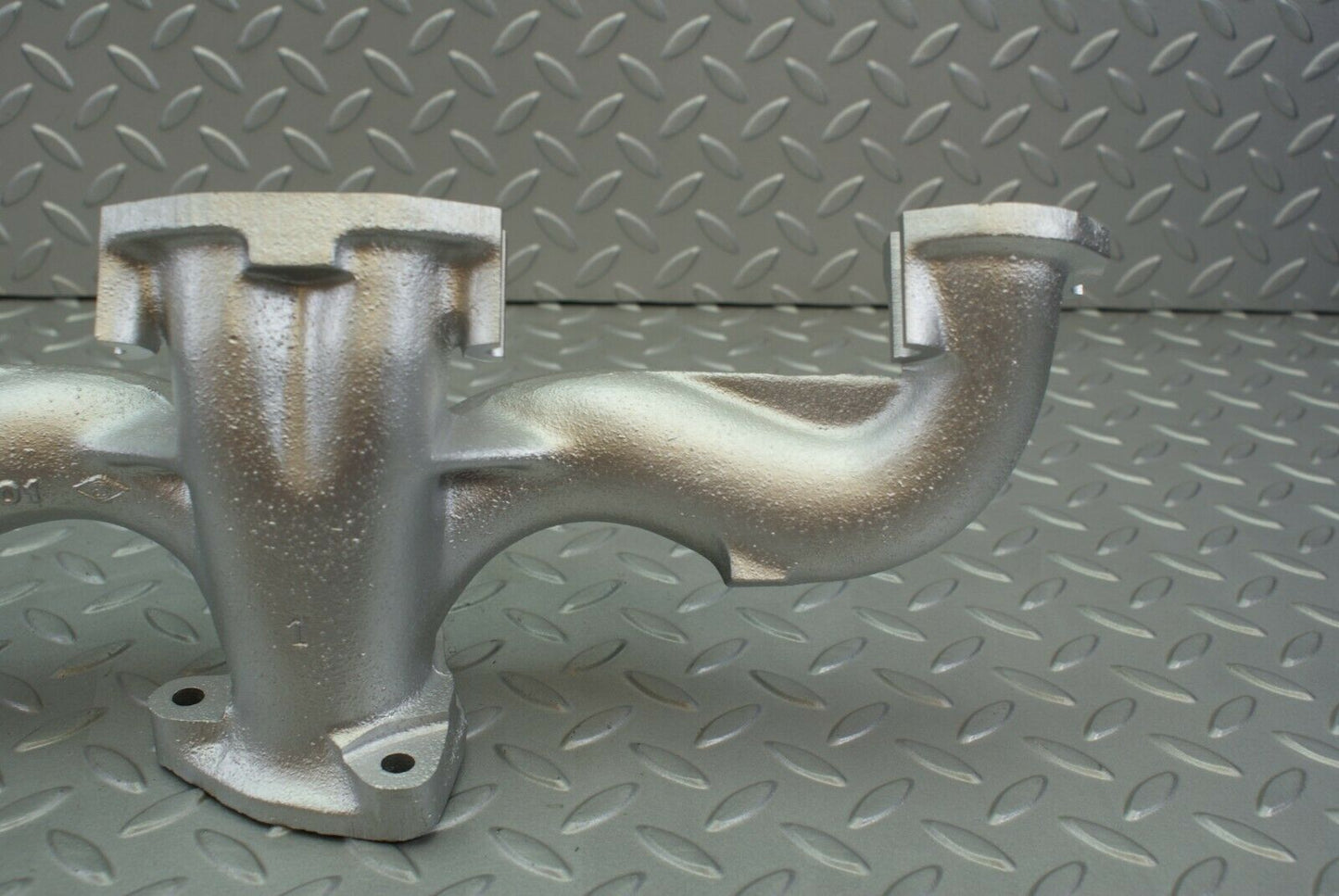 3065 Mercedes-Benz W115 220D Exhaust Manifold 6151420701