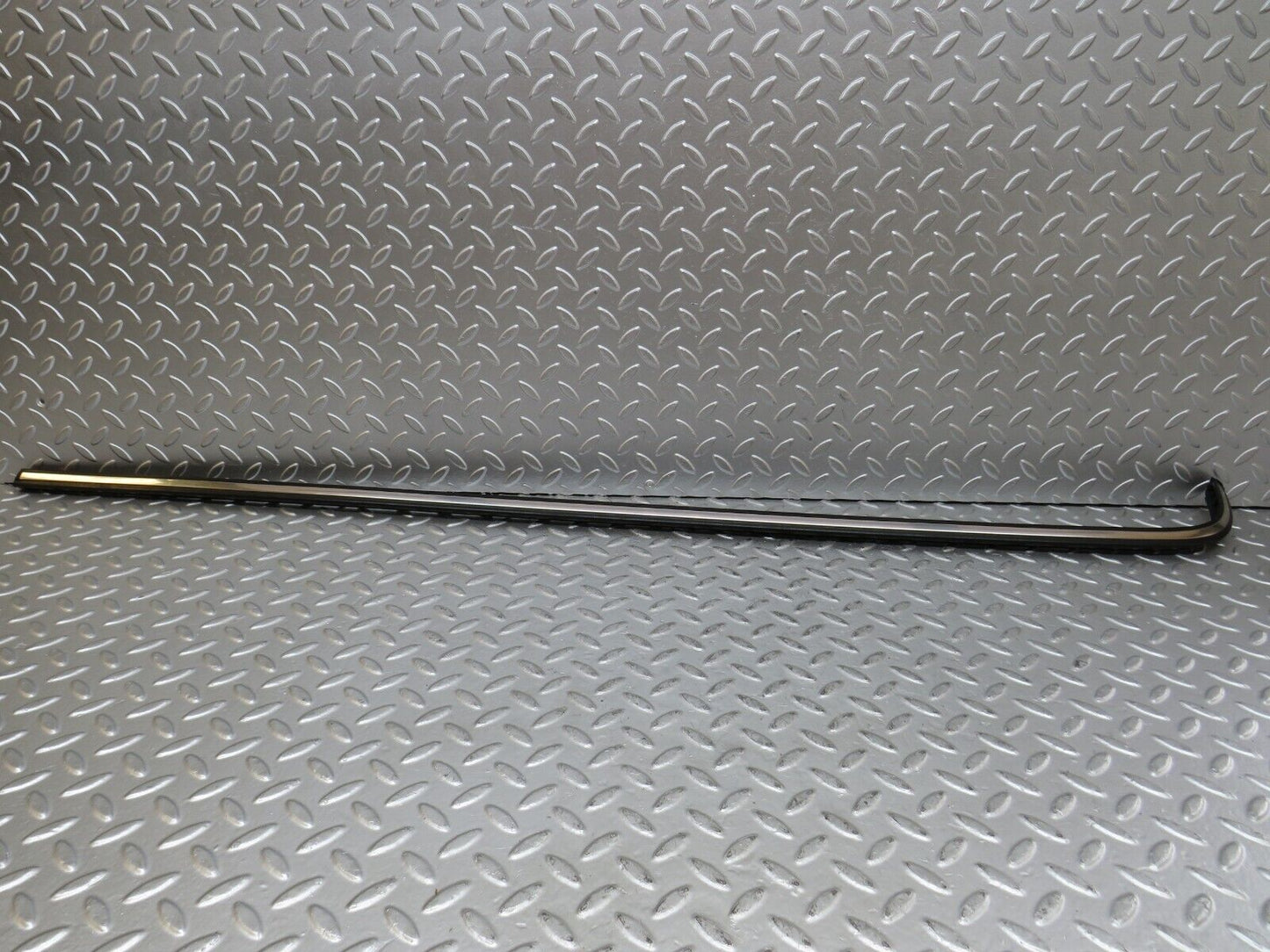 27108 Mercedes-Benz W123 280E Rear Left Fender Centre Moulding Trim