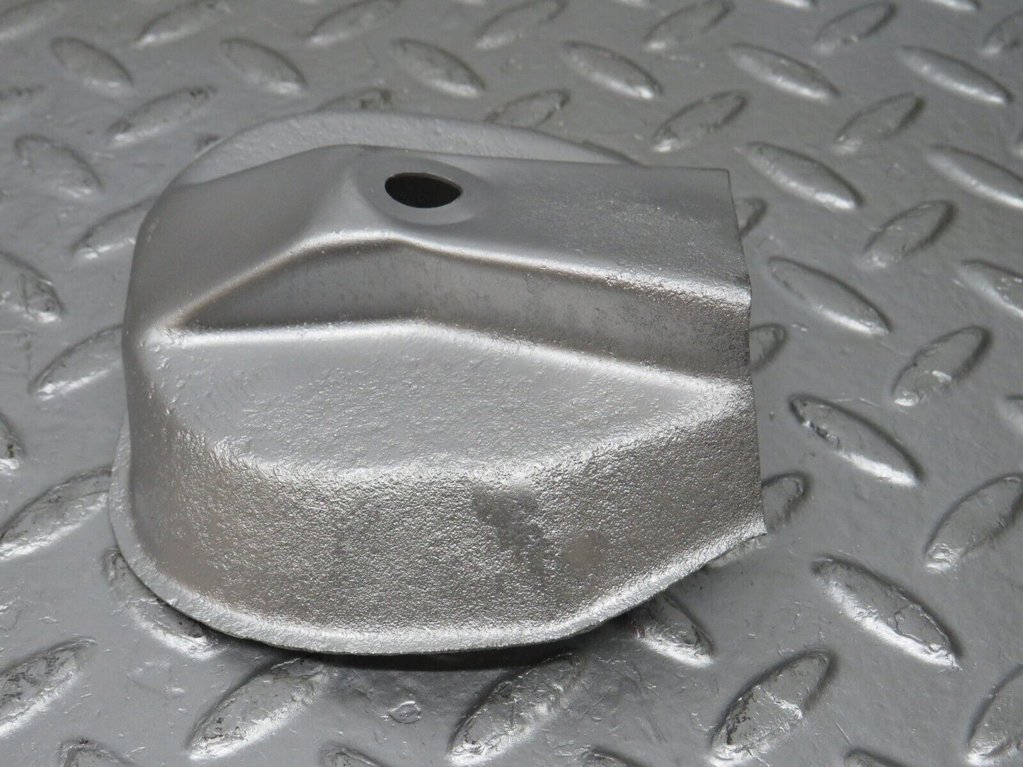 33034 Mercedes-Benz C107 R107 350 V8 Engine Mount Bracket