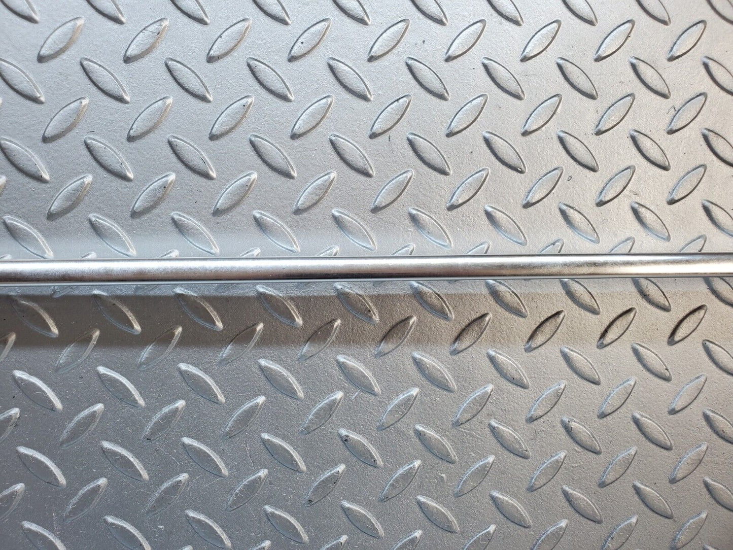 45996 Mercedes-Benz W126 420SE Roof Chrome Trim Left Side