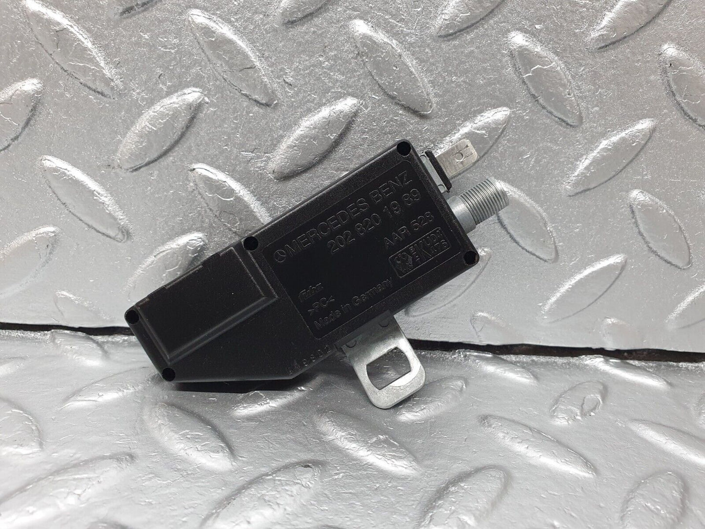 41856 Mercedes-Benz W202 C200 Radio Ariel Antenna Amplifier Booster 2028201989