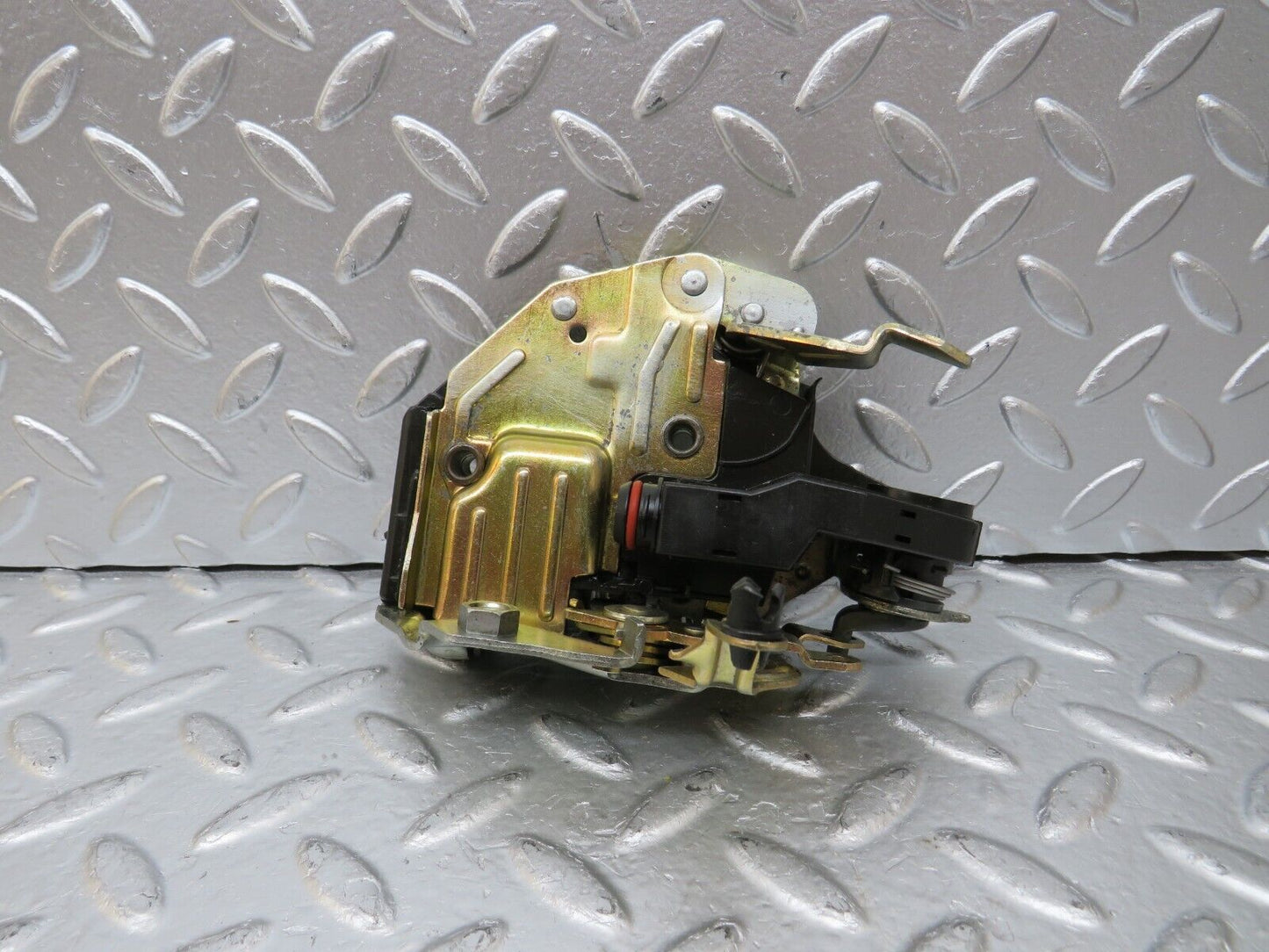 25675 Mercedes-Benz W124 280E Front Right Door Lock Mechanism