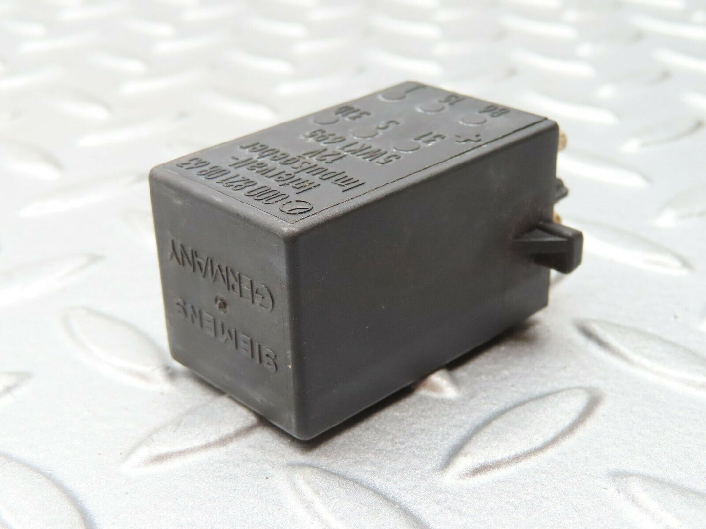 4195 Mercedes-Benz S123 200T Wagon Intermittent Wiper Relay 0008210863