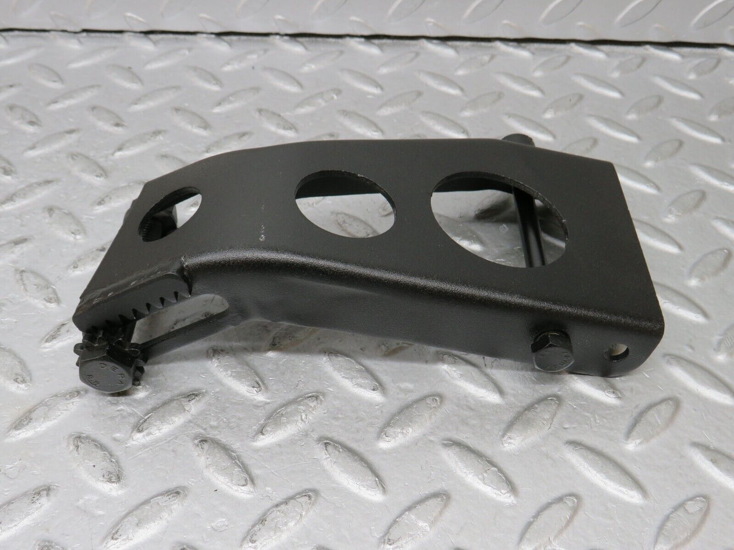 36349 Mercedes-Benz W126 420SE Alternator Generator Bracket