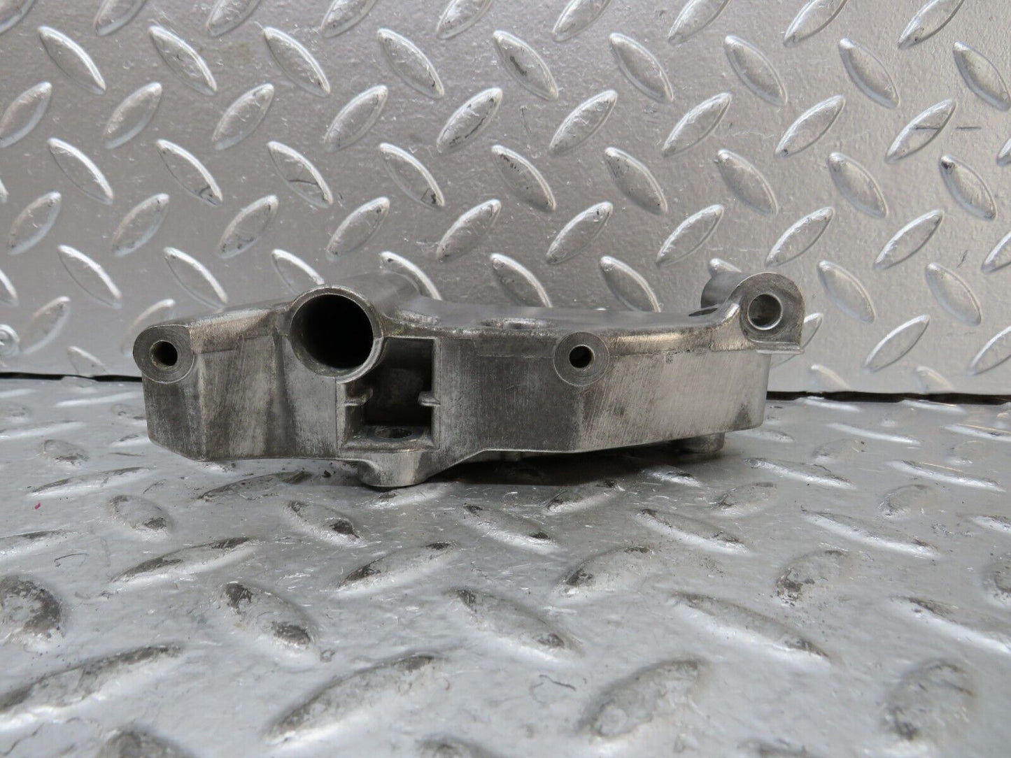27768 Mercedes-Benz S124 300TE Wagon Power Steering Pump Bracket 6062360330