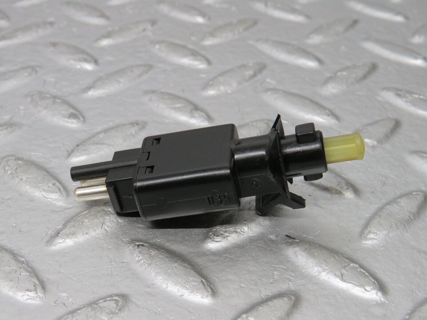 33472 Mercedes-Benz W202 C180 Brake Light Switch 0005457709
