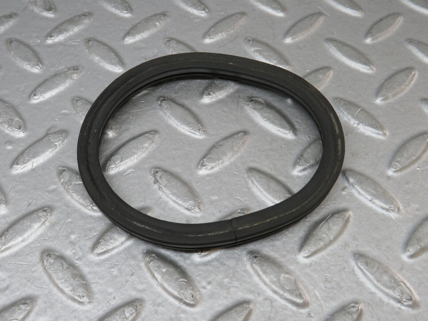 36379 Mercedes-Benz W126 420SE Headlight Lid Cover