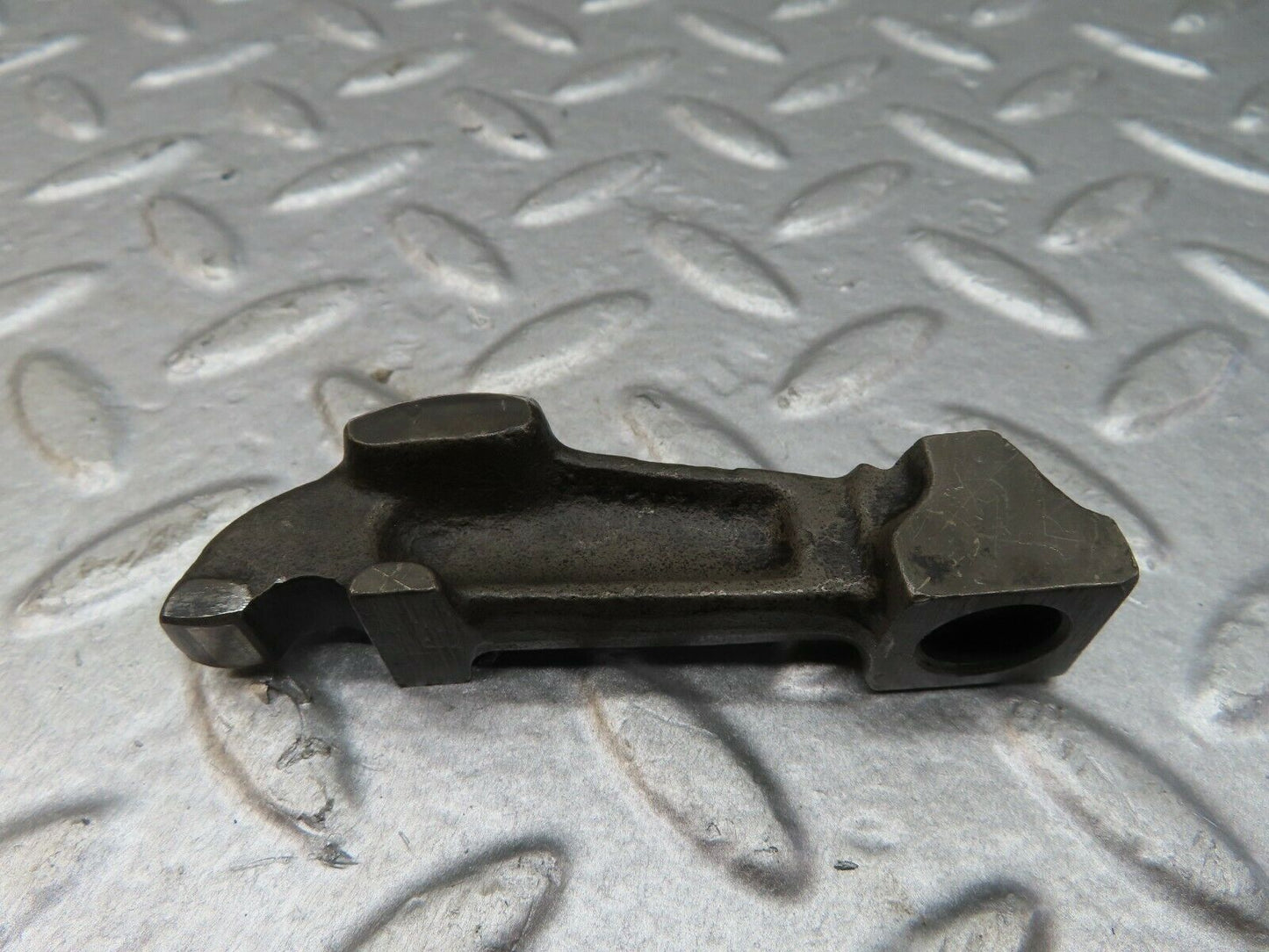 18068 Mercedes-Benz W123 200 Valve Rocker Arm With Retaining Spring