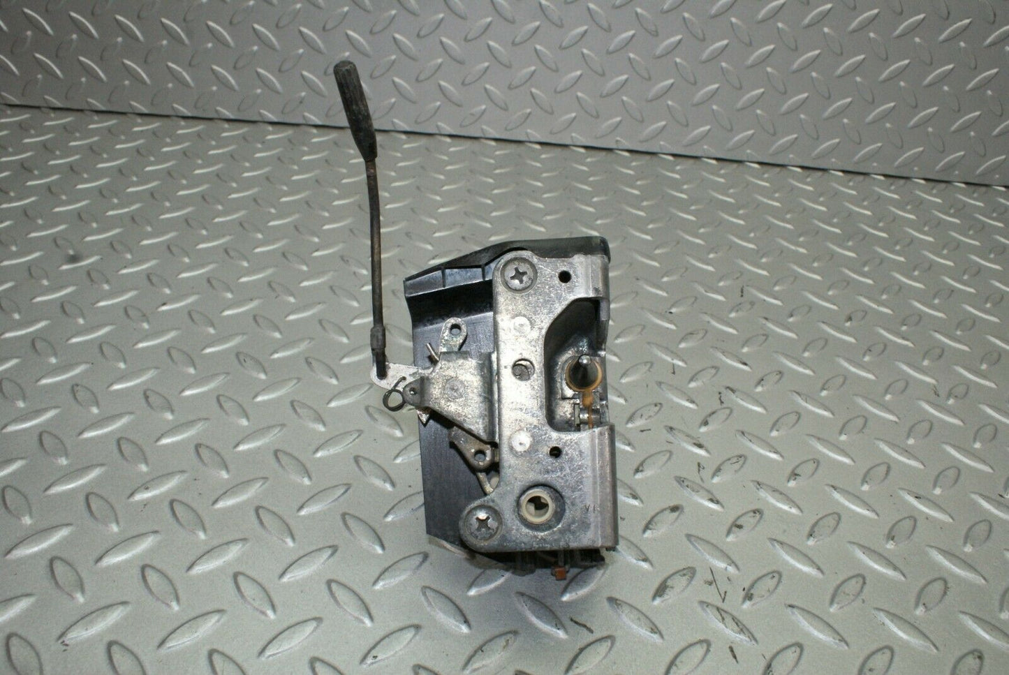 2596 Mercedes-Benz W116 350SE Door Lock Mechanism Right