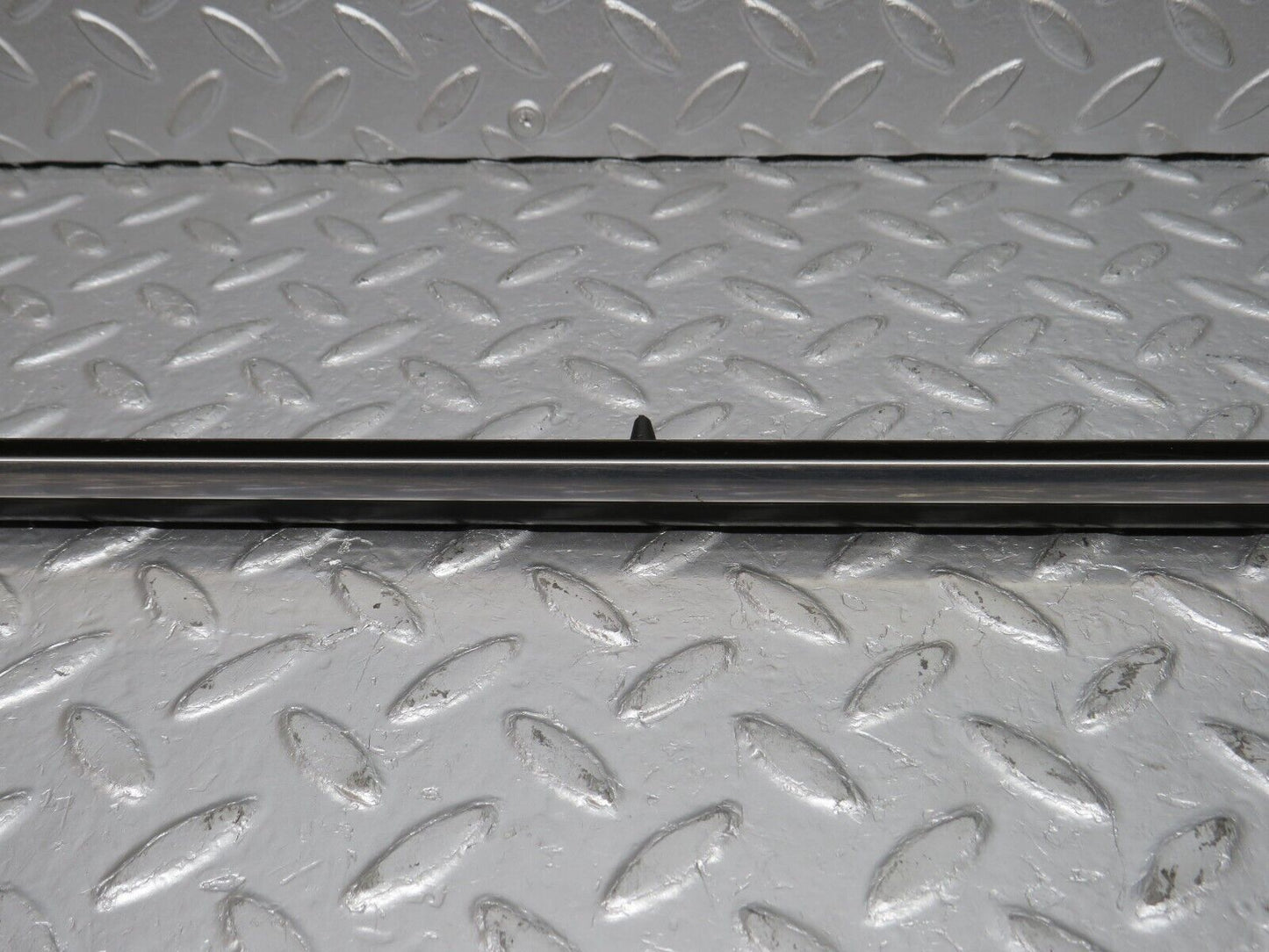 33630 Mercedes-Benz W123 Front Left Door Centre Moulding Trim