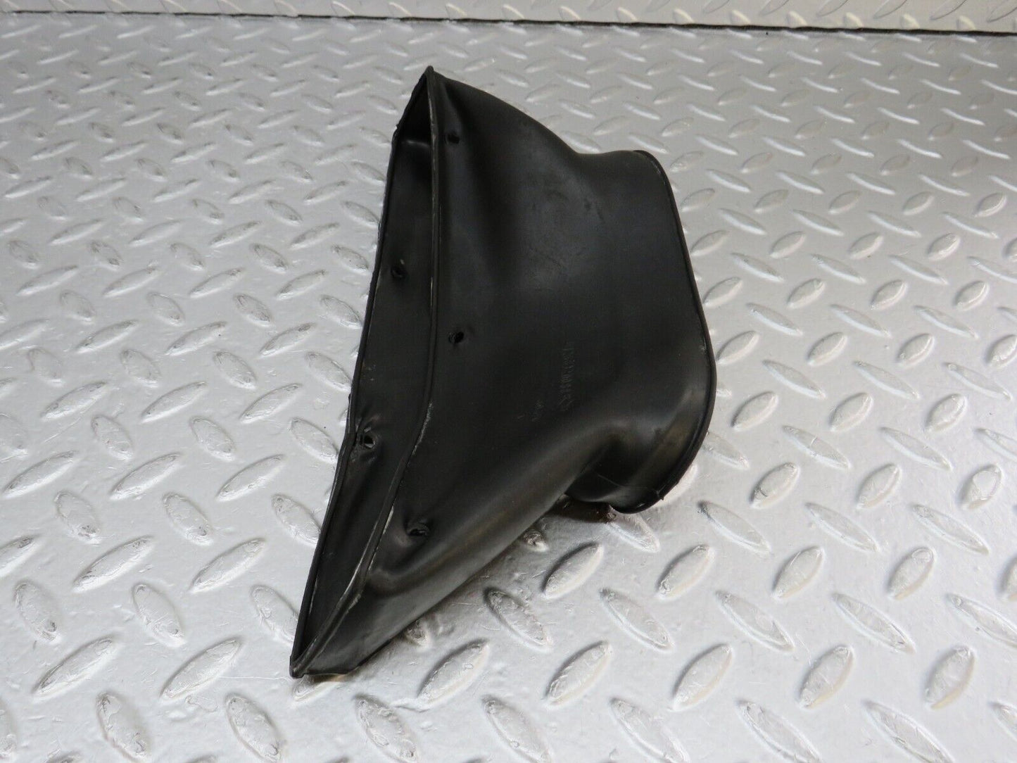 36158 Mercedes-Benz W126 420SE Heating Duct Rubber 1268320088