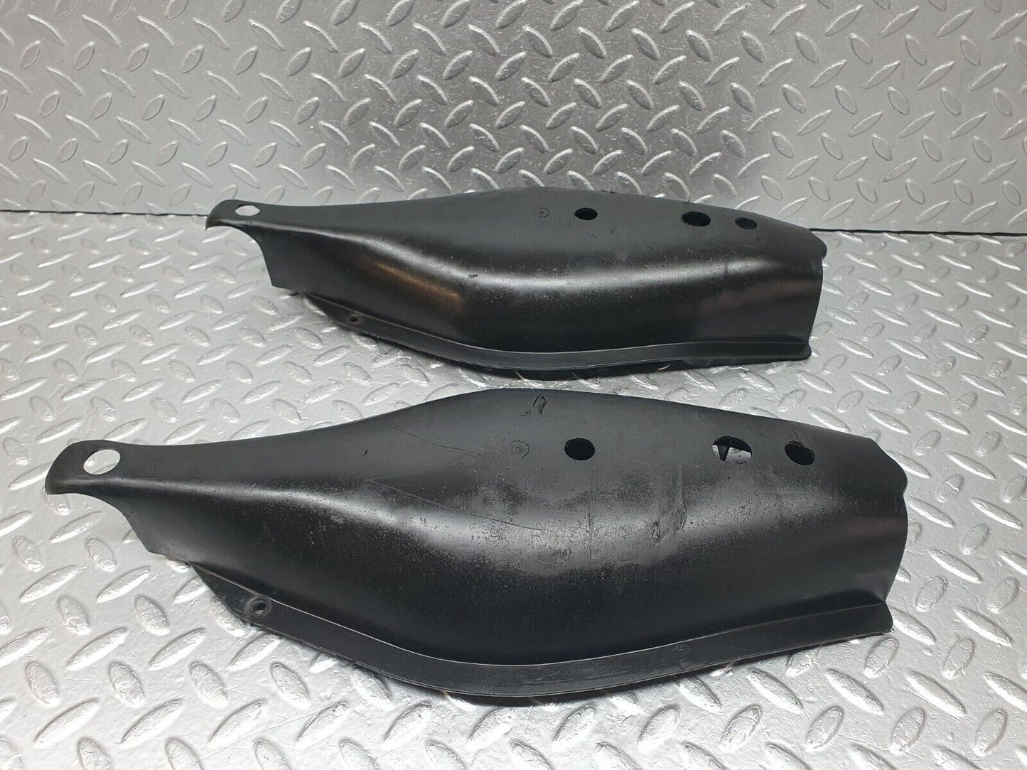 42747 Mercedes-Benz W201 190 2.0L Rear Control Arm Cover 2x 1243520088