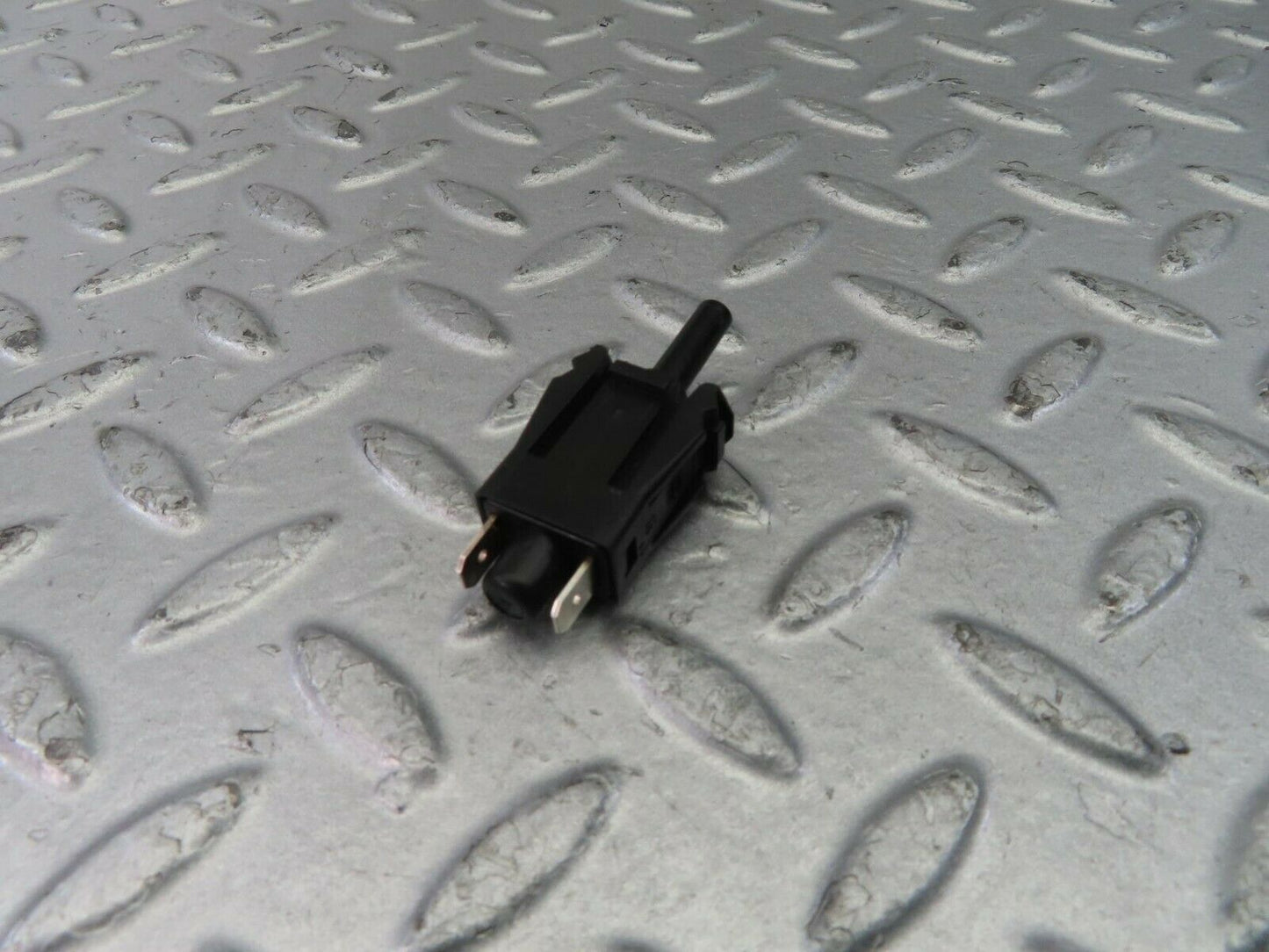 10401 Mercedes-Benz W201 190E Door Contact Switch 0015458714