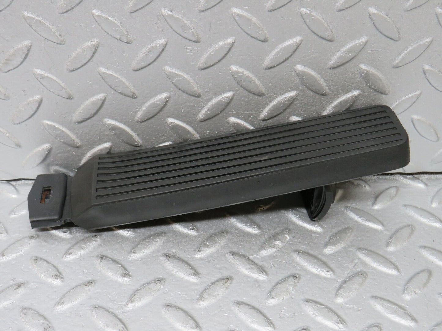 36100 Mercedes-Benz W126 420SE Accelerator Pedal With Rubber 1263000504 1233010082