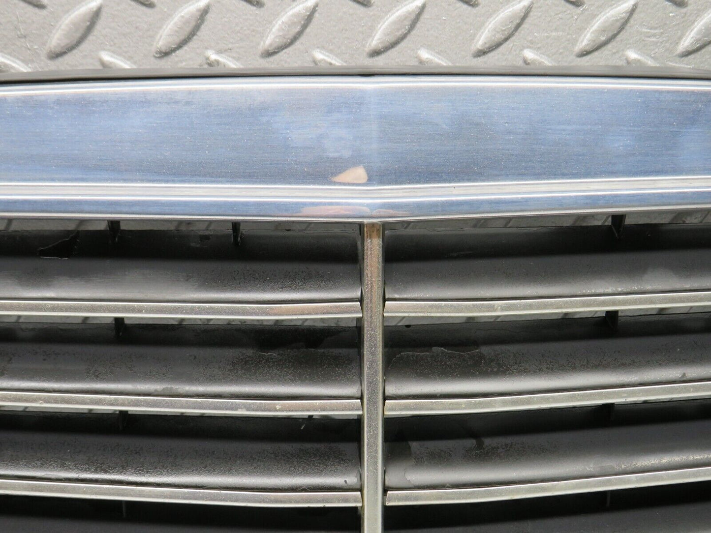 37840 Mercedes-Benz A124 320E Cabriolet Bonnet Grill Chrome 1408880323