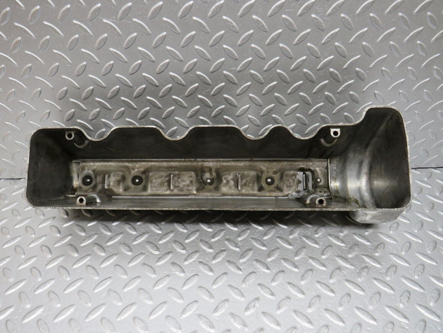 32770 Mercedes-Benz C107 R107 350 V8 Cylinder Head Valve Cover Left 1160161805