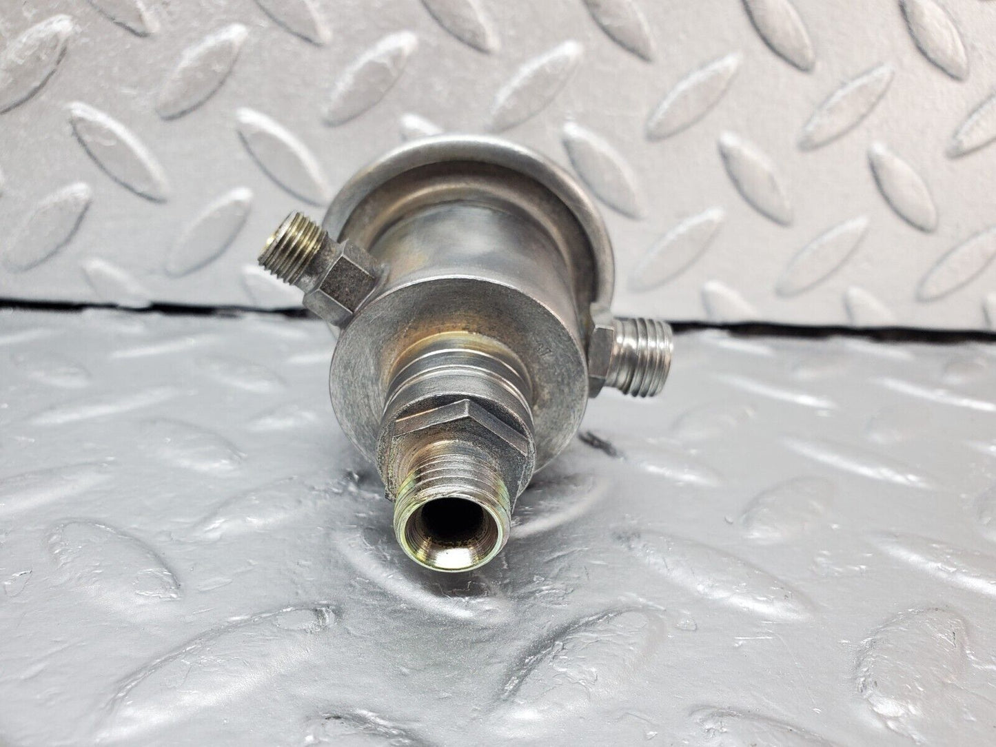 45064 Mercedes-Benz R129 300SL Coupe Fuel Pressure Regulator Bosch 0438161001