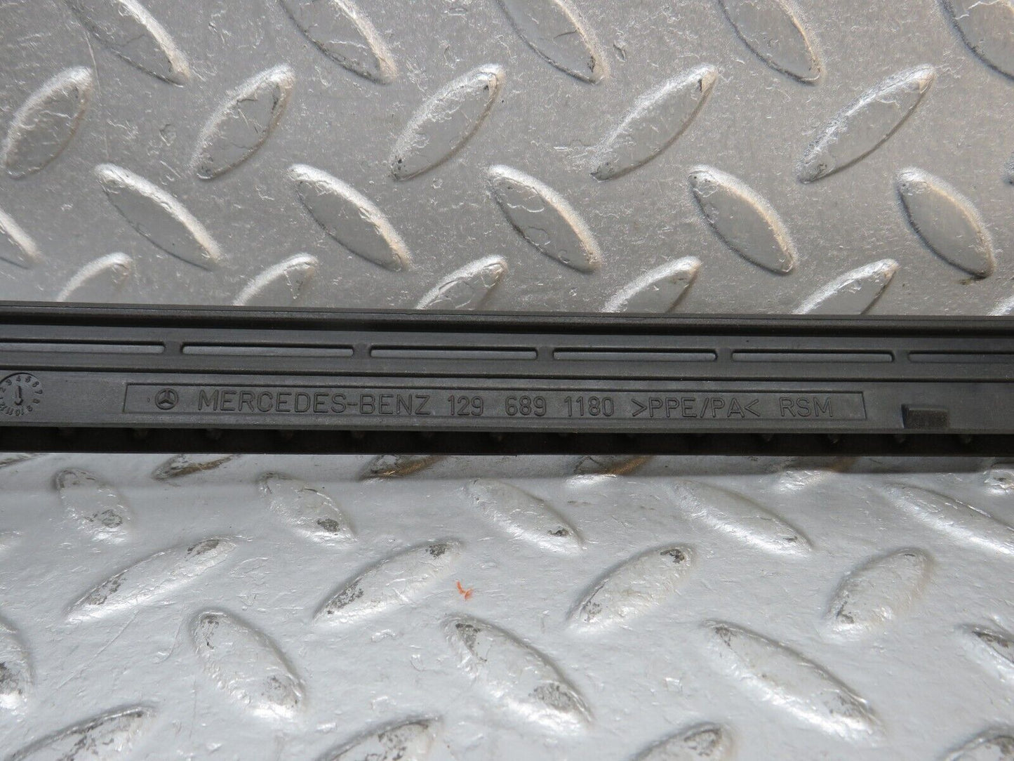 39685 Mercedes-Benz R129 320SL Coupe Dashboard Air Vent Trim Left 129689118