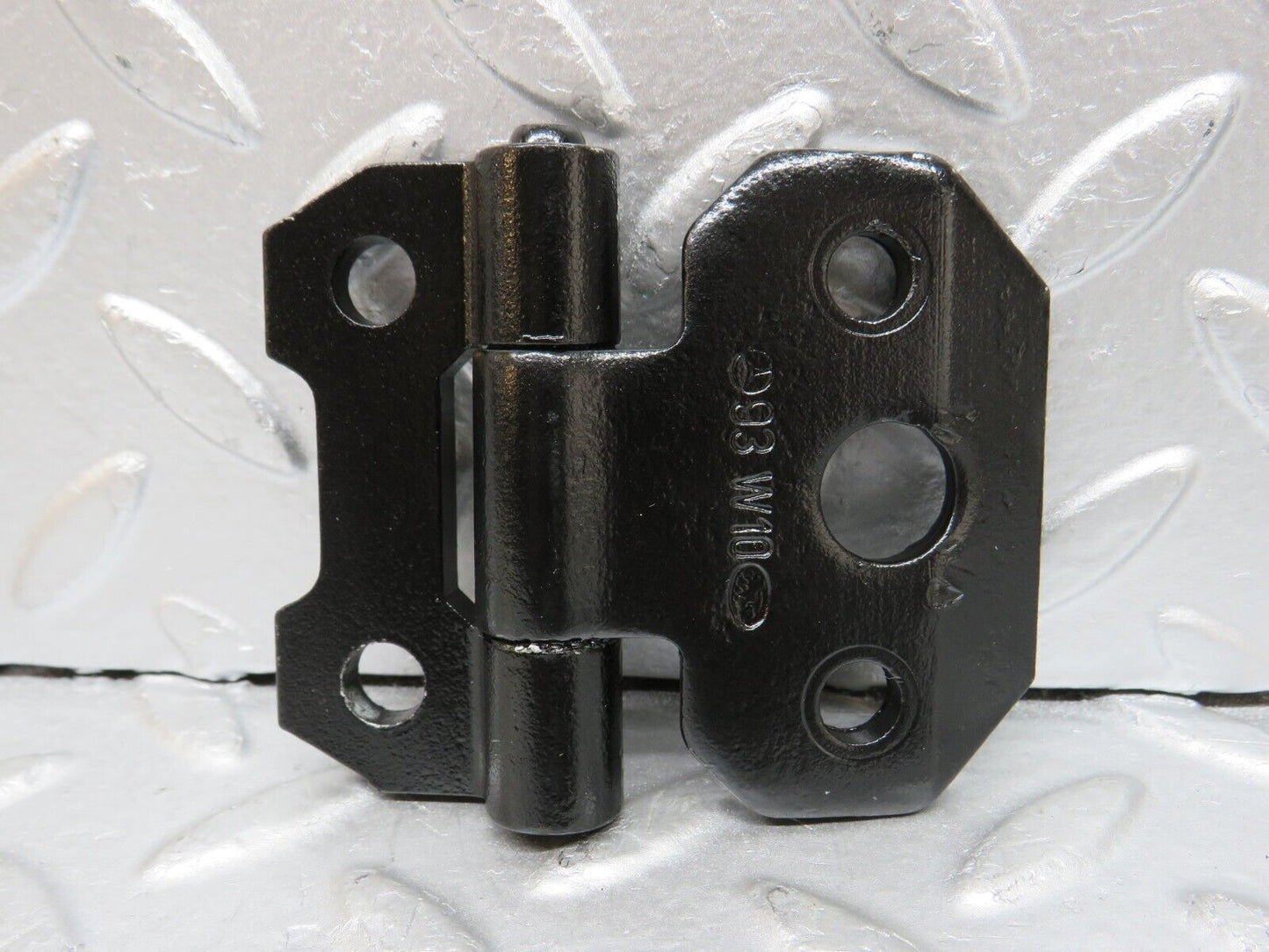 31785 Mercedes-Benz W201 190LE 1.8L Left Door Hinge Pair