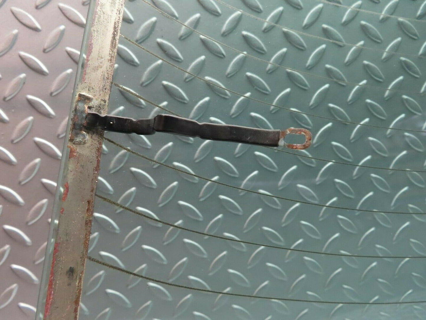 10675 Mercedes-Benz W123 230E Rear Heated Windscreen Glass