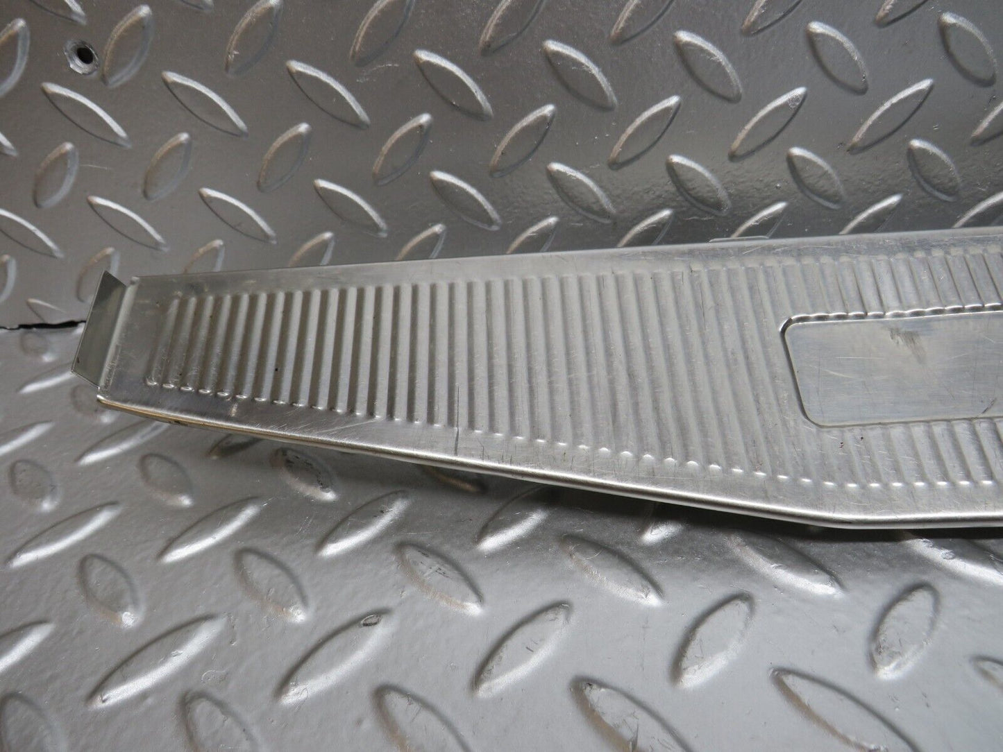32501 Mercedes-Benz S124 300TE Trunk Edge Chrome Moulding 1246980089 000584503
