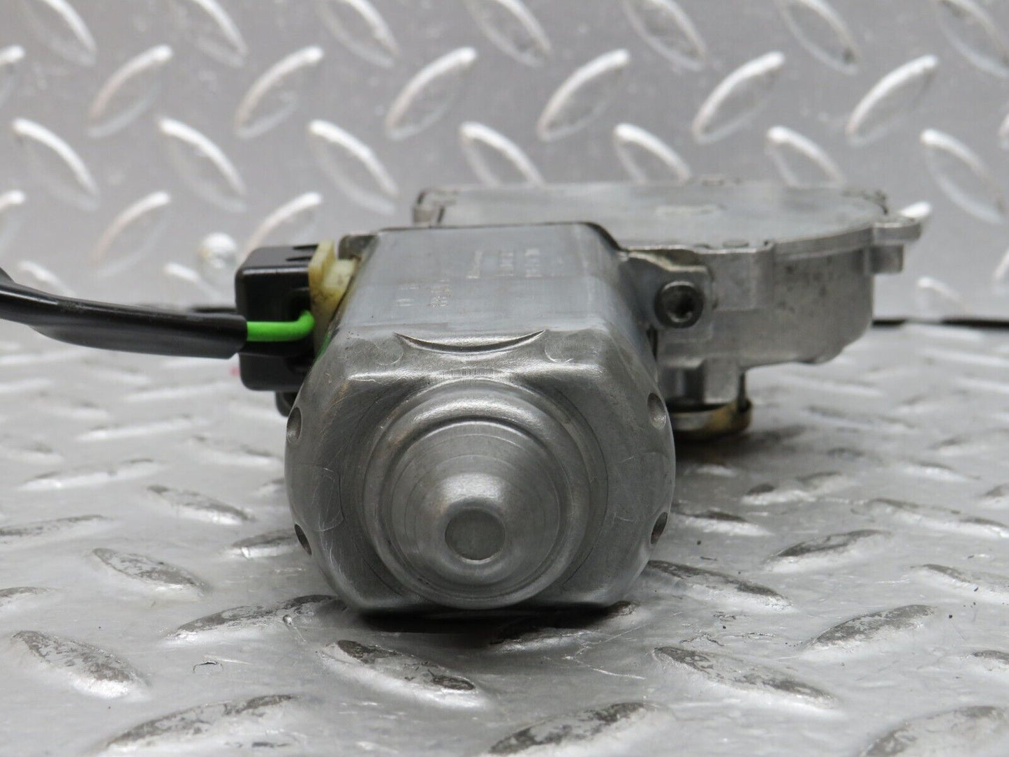 27663 Mercedes-Benz S124 300TE Window Regulator Motor Right Bosch 0130821285