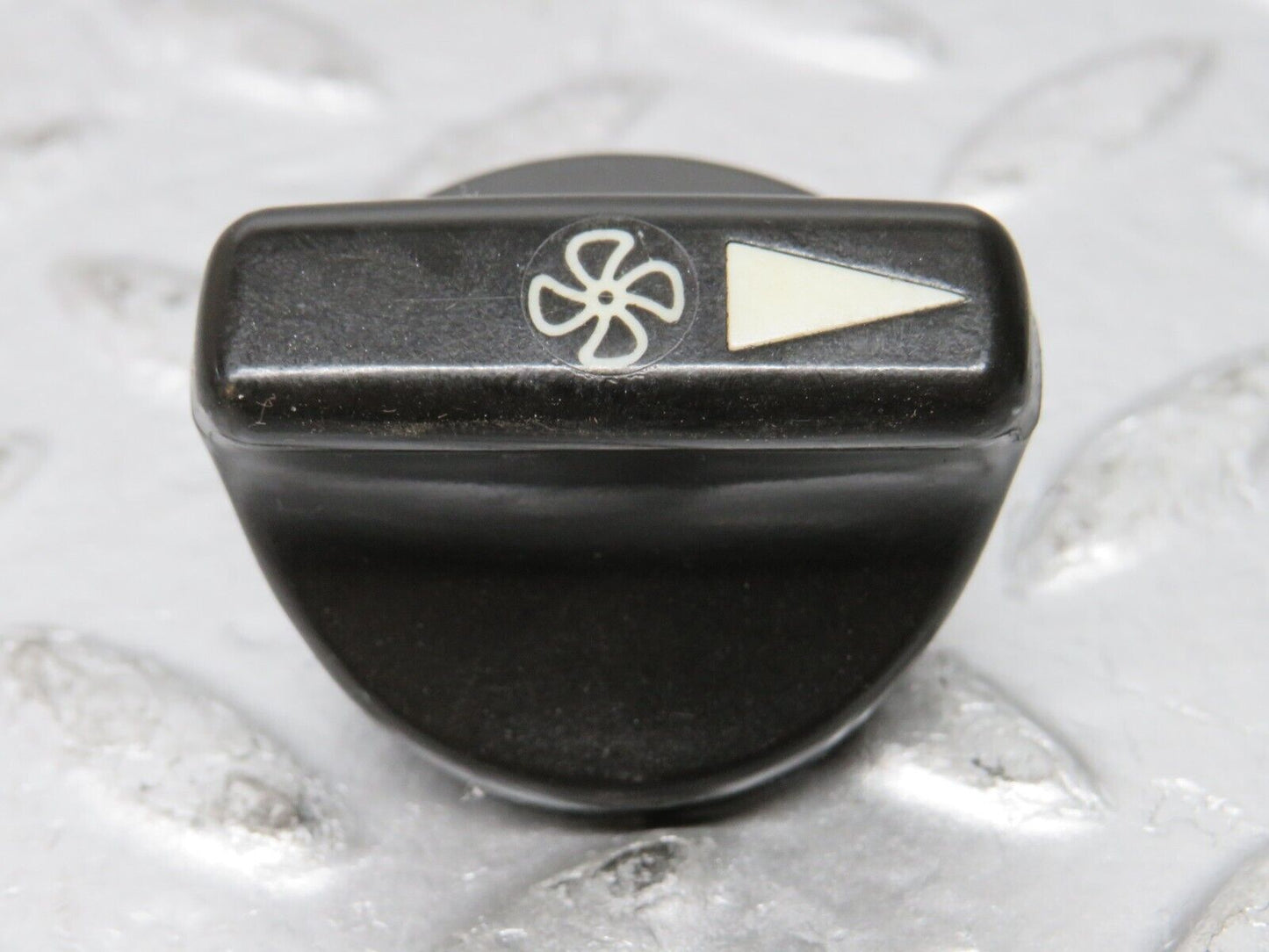 32183 Mercedes-Benz W123 230E Heater Control Knob Set