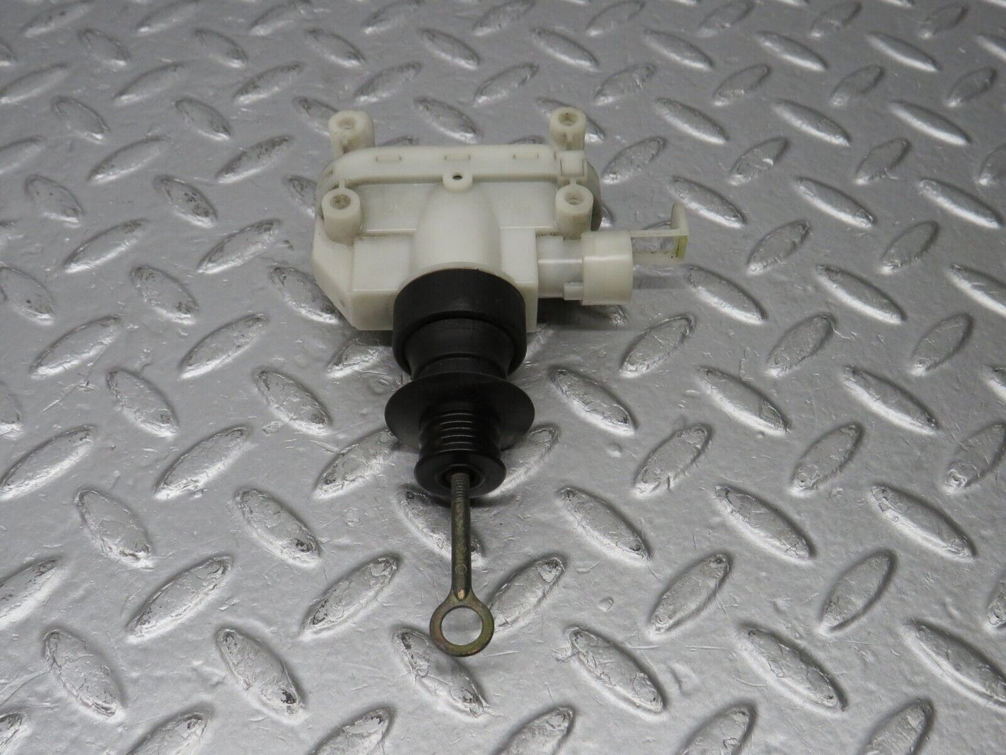 38907 Mercedes-Benz W201 190E Front Left Door Lock Vacuum Actuator