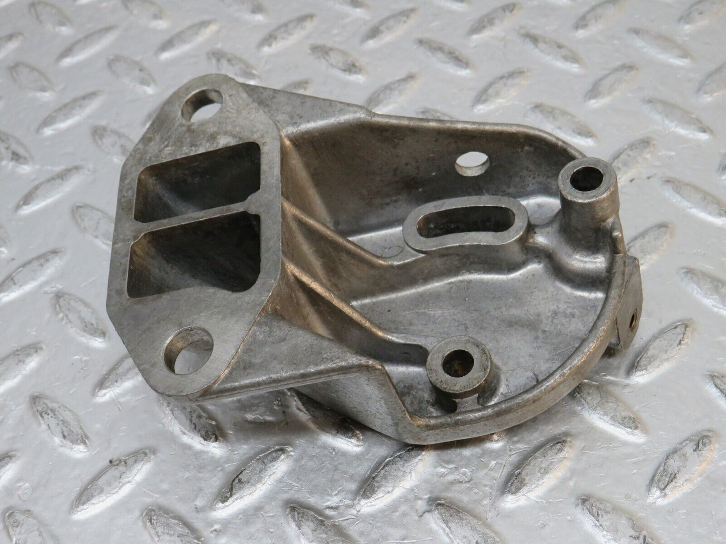 0332 Mercedes-Benz W120 180D Ponton Adjuster Block Support 1812000539