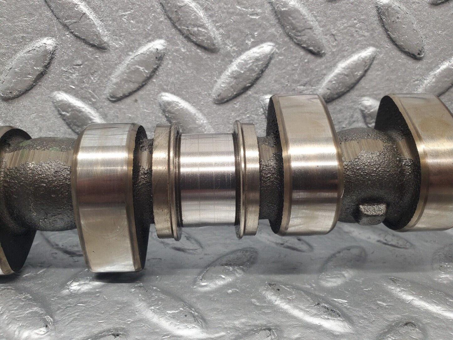 46222 Mercedes-Benz W124 280E Camshaft R1046301
